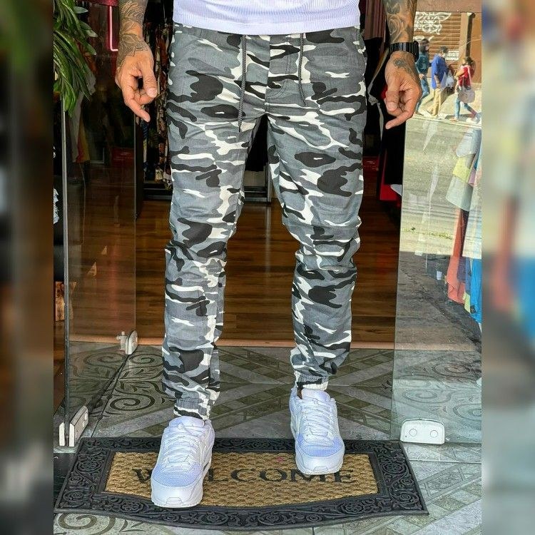 Calça jogger camuflada