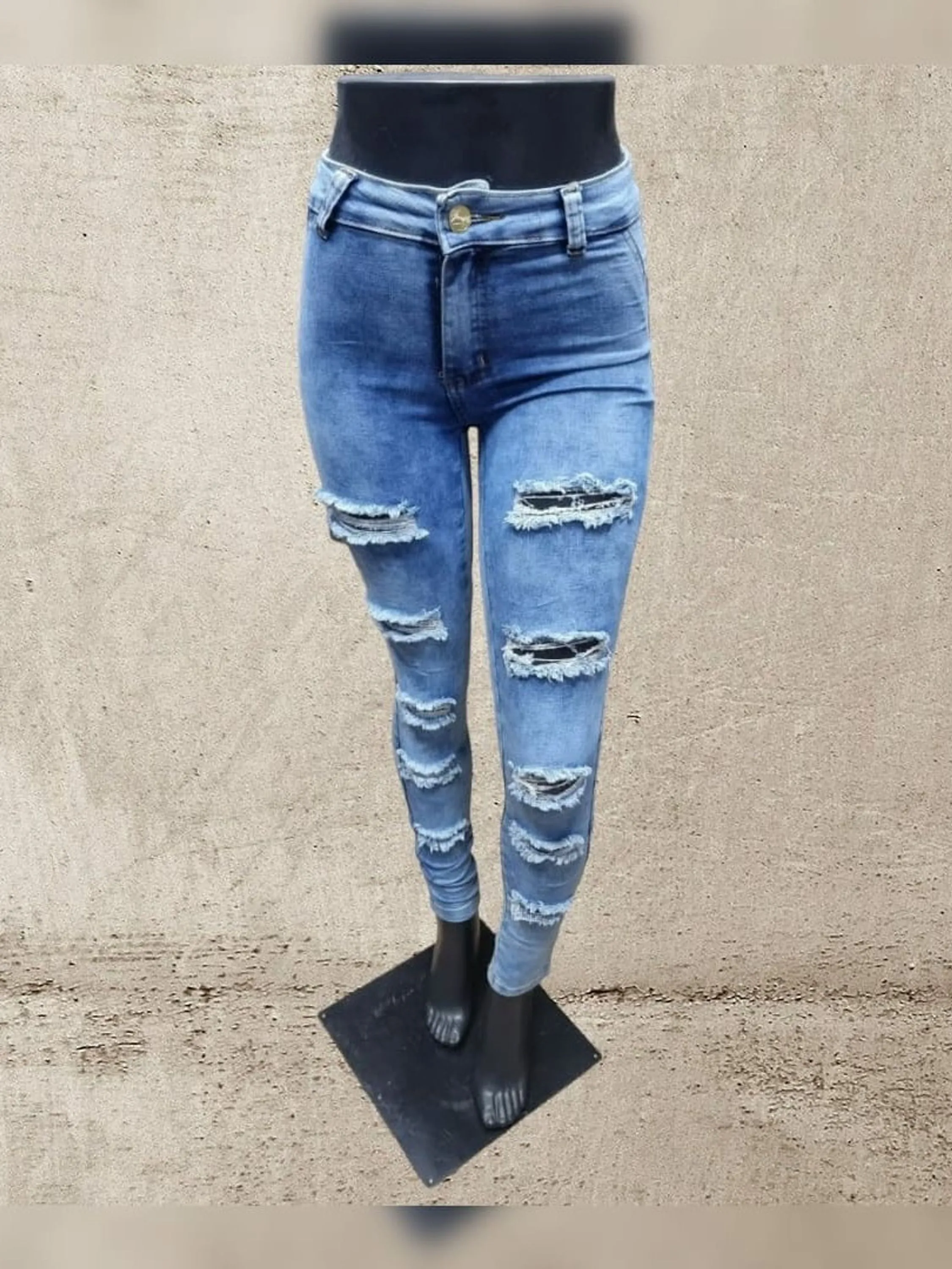 Calça jeans marmorizada rasgada 432