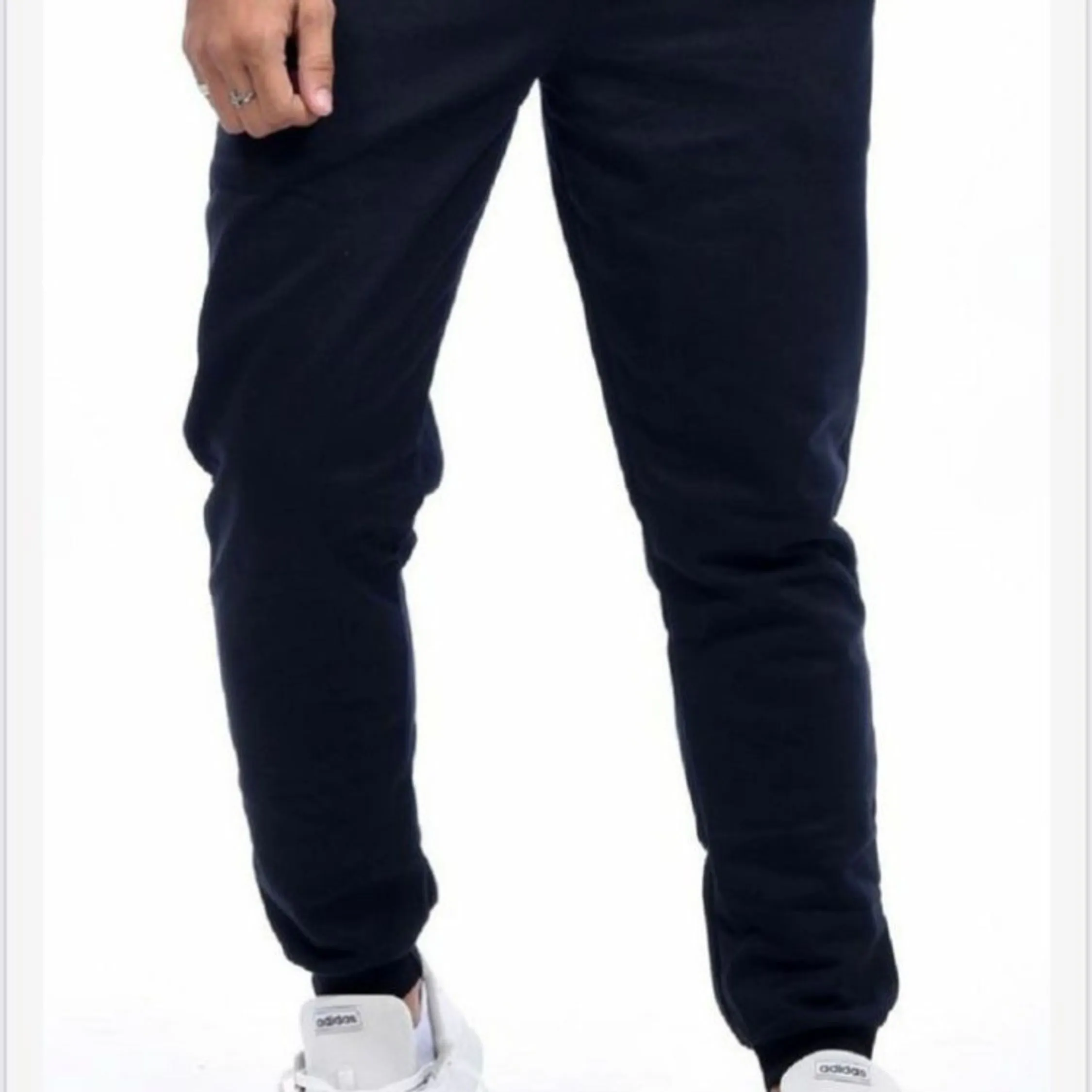 Calça masculina de moletom.