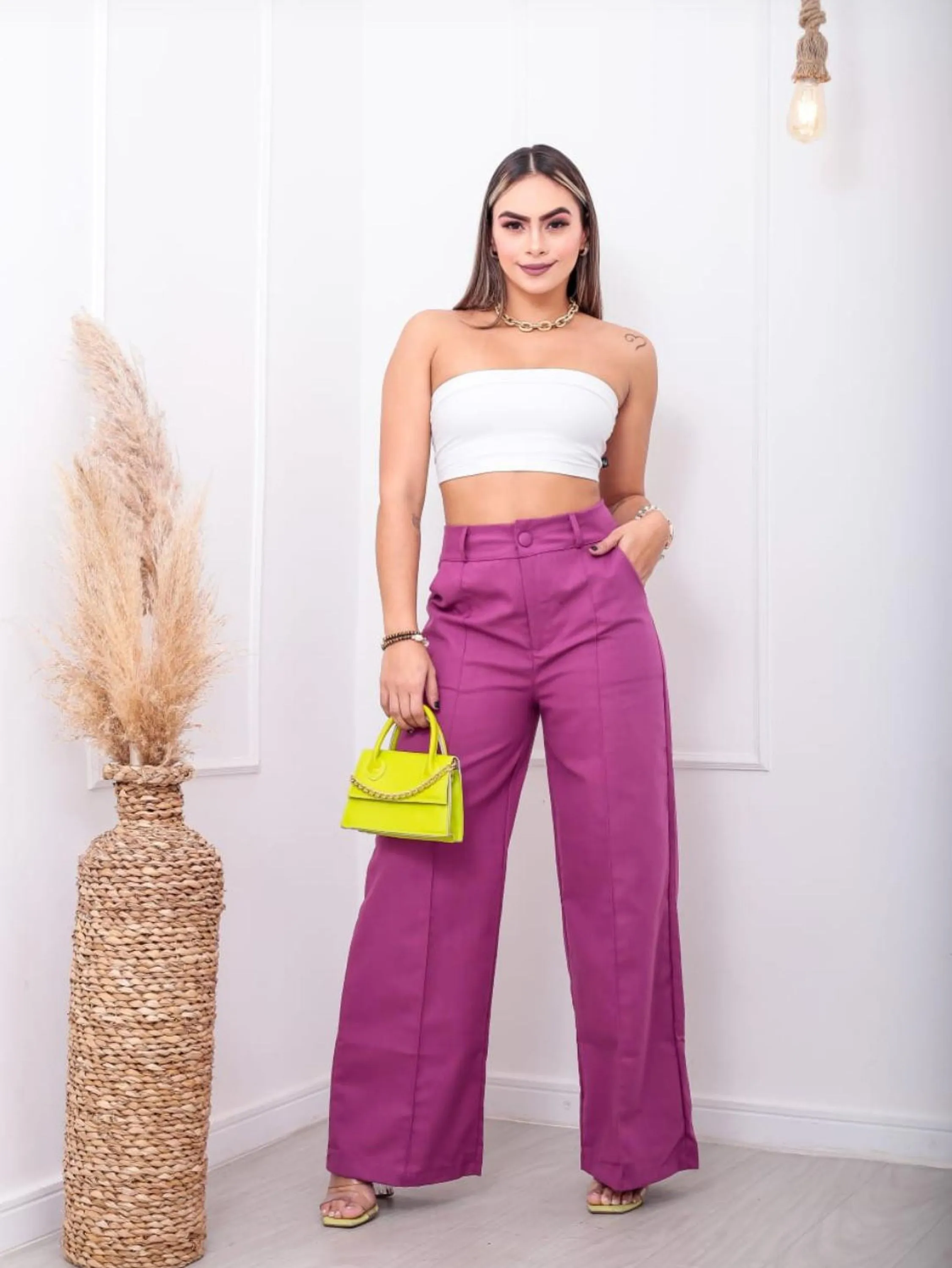 Calça Pantalona com bolso tecido linho