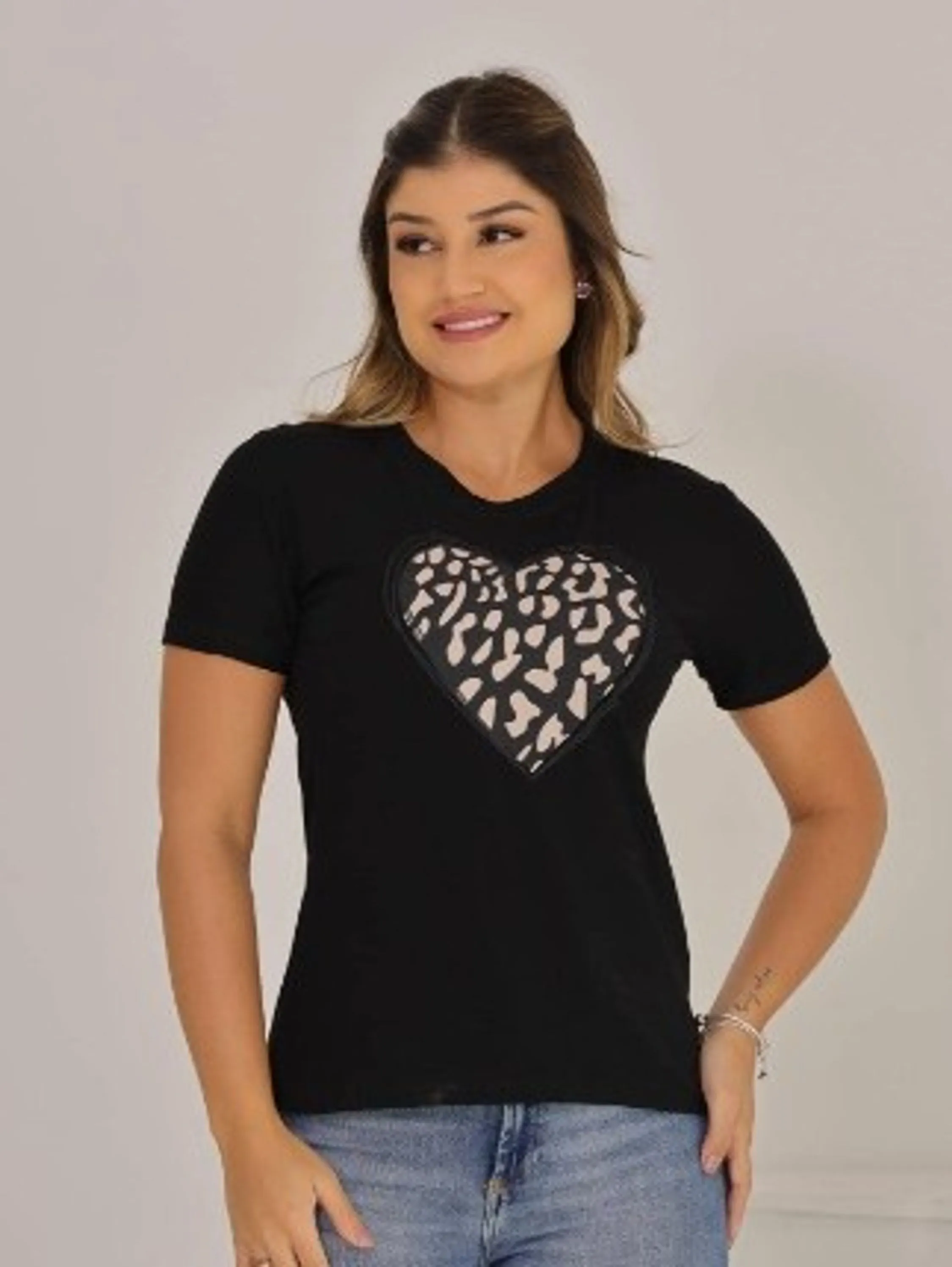 Blusa tshirt estampa coração viscolycra