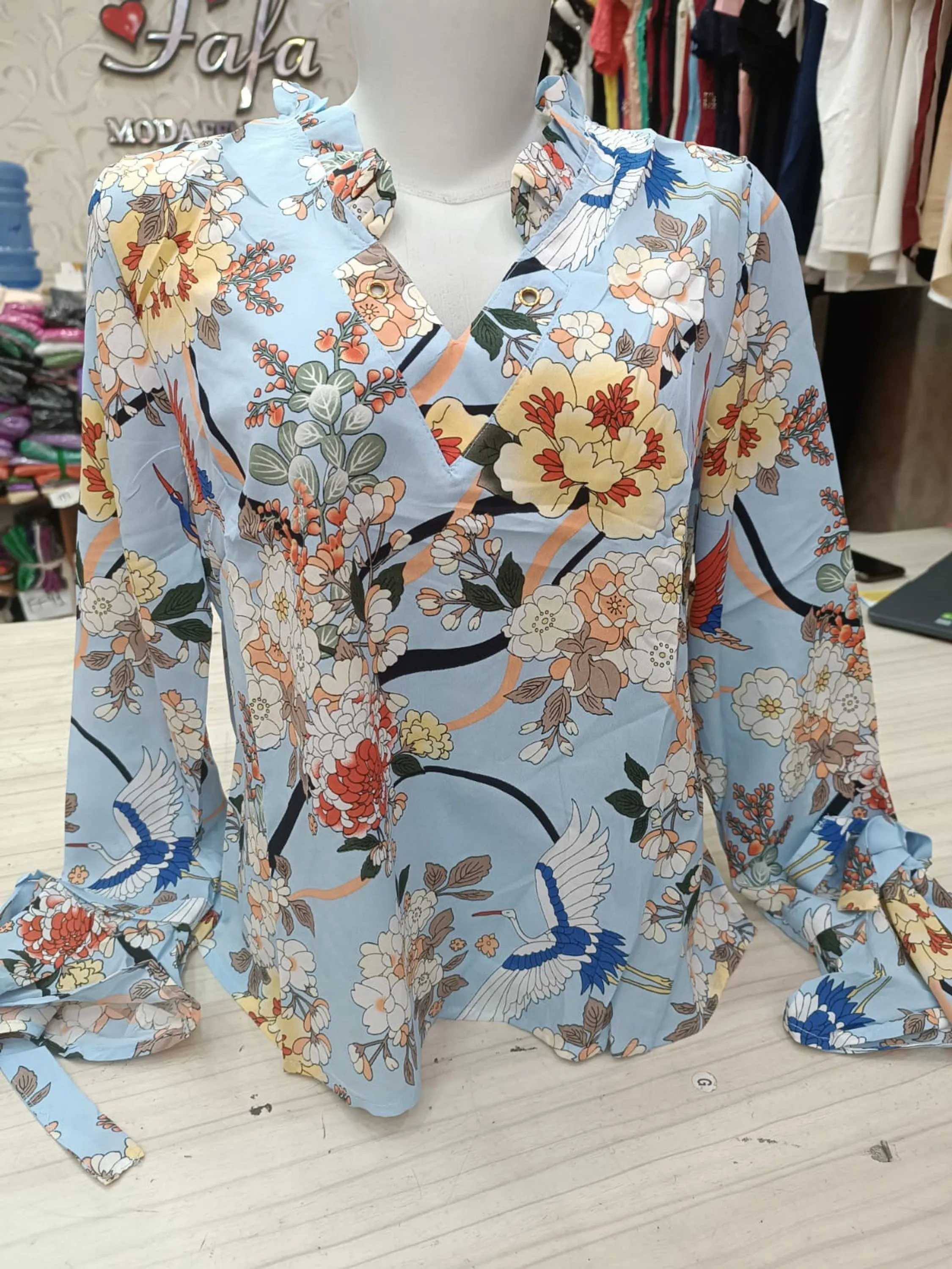 Novidade blusa manga longa estampada com amarração na manga FY790