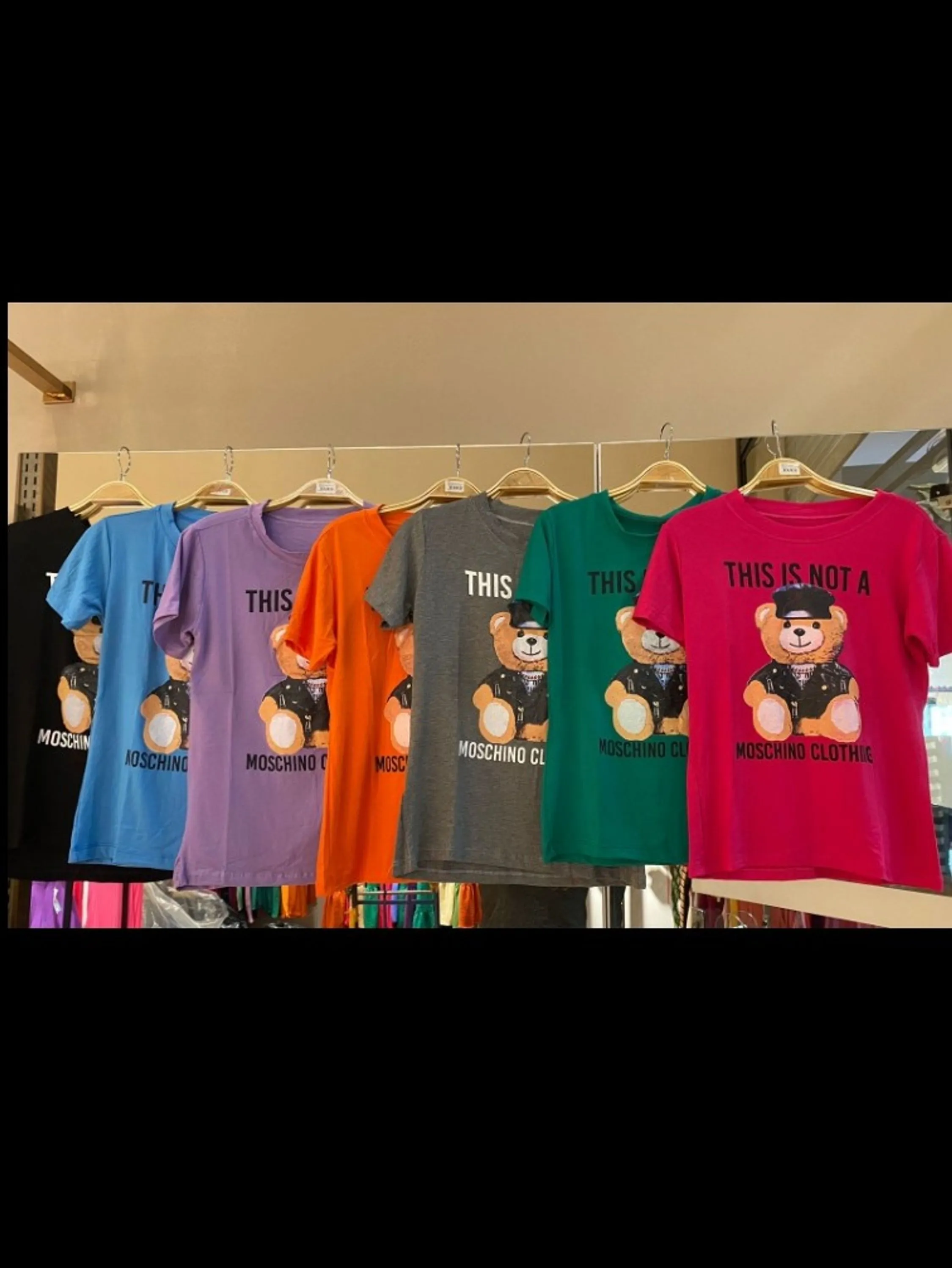 Novidade tshirt estampa de urso e letreiro