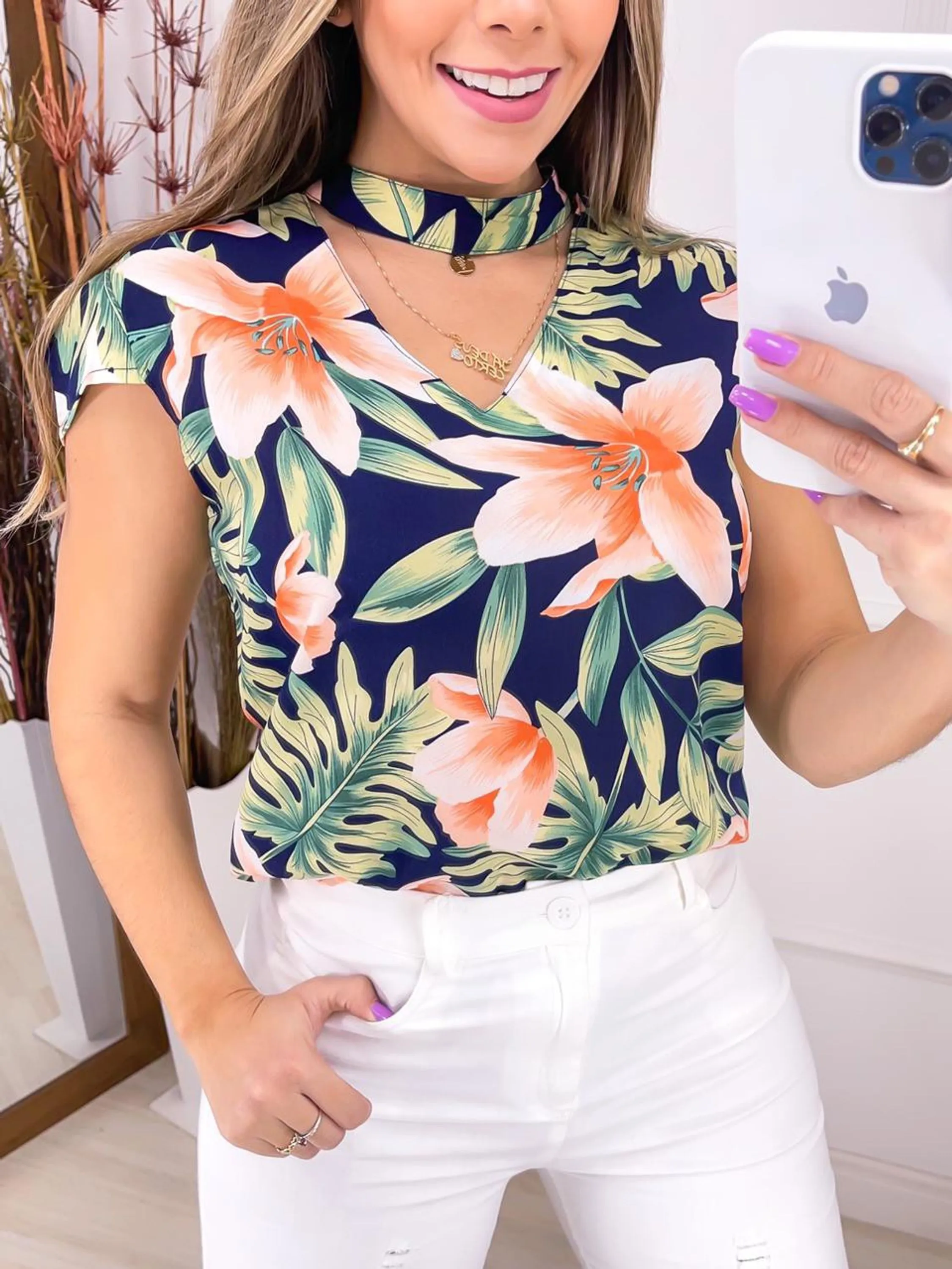 Blusa crepe estampada com detalhe de gola E-16