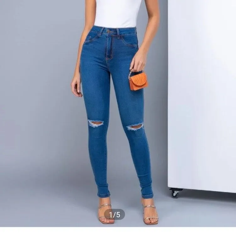 Calça jeans feminina cós alto e levanta bumbum