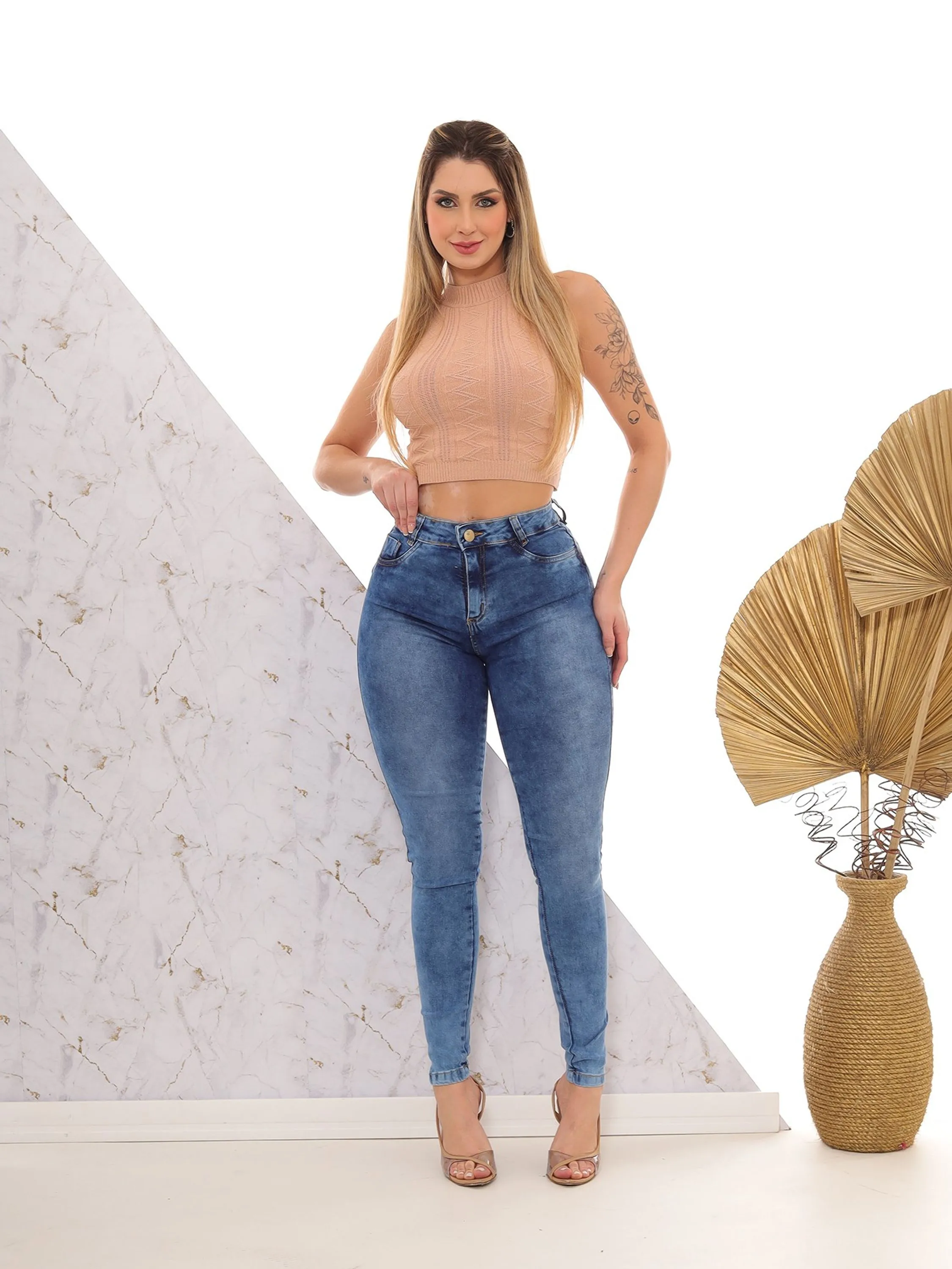 Calça jeans feminino skinny levanta bumbum