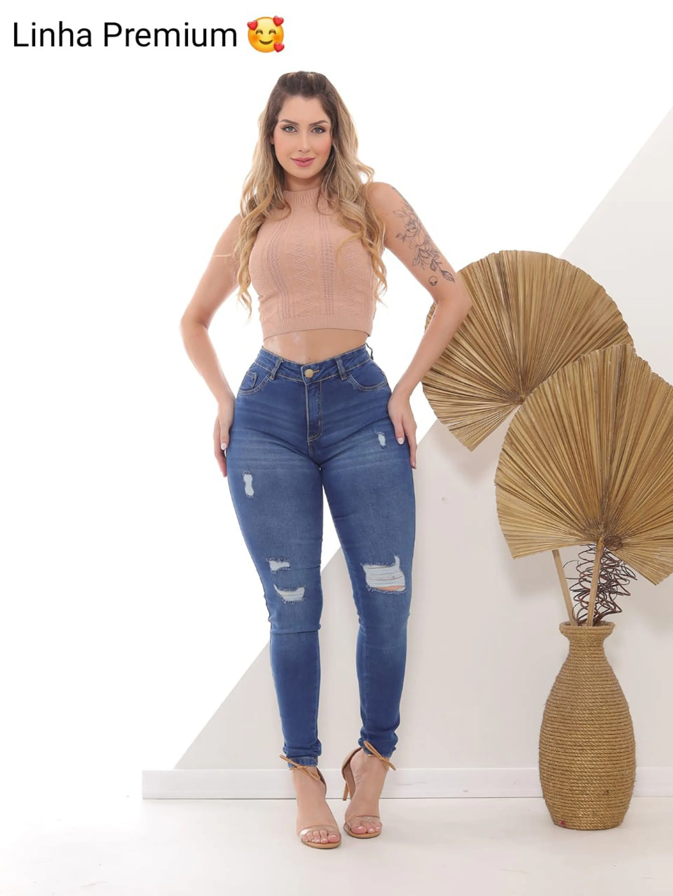 Calça jeans feminino skinny cós alto e levanta bumbum