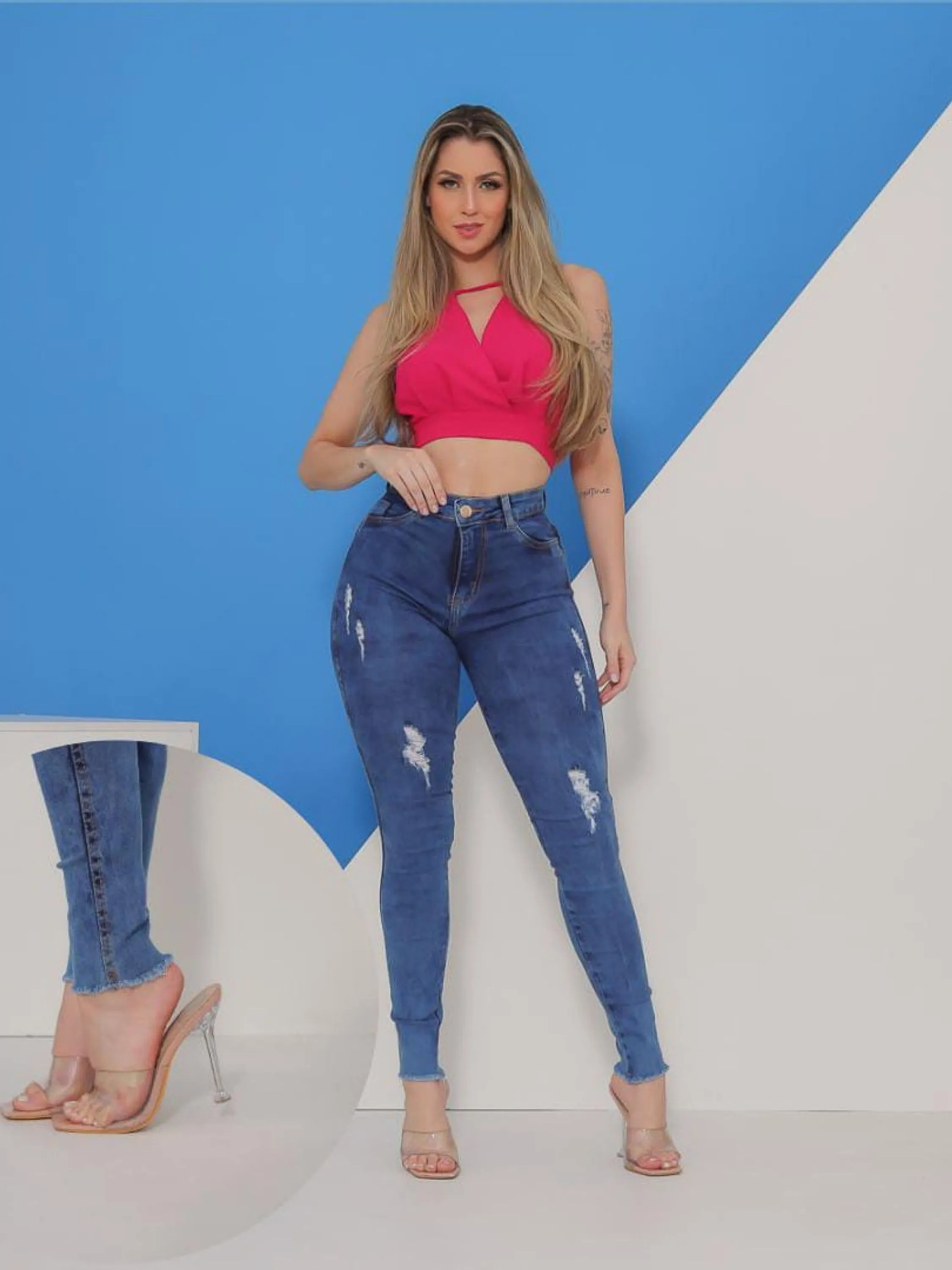 Calça jeans feminino skinny cós alto e levanta bumbum