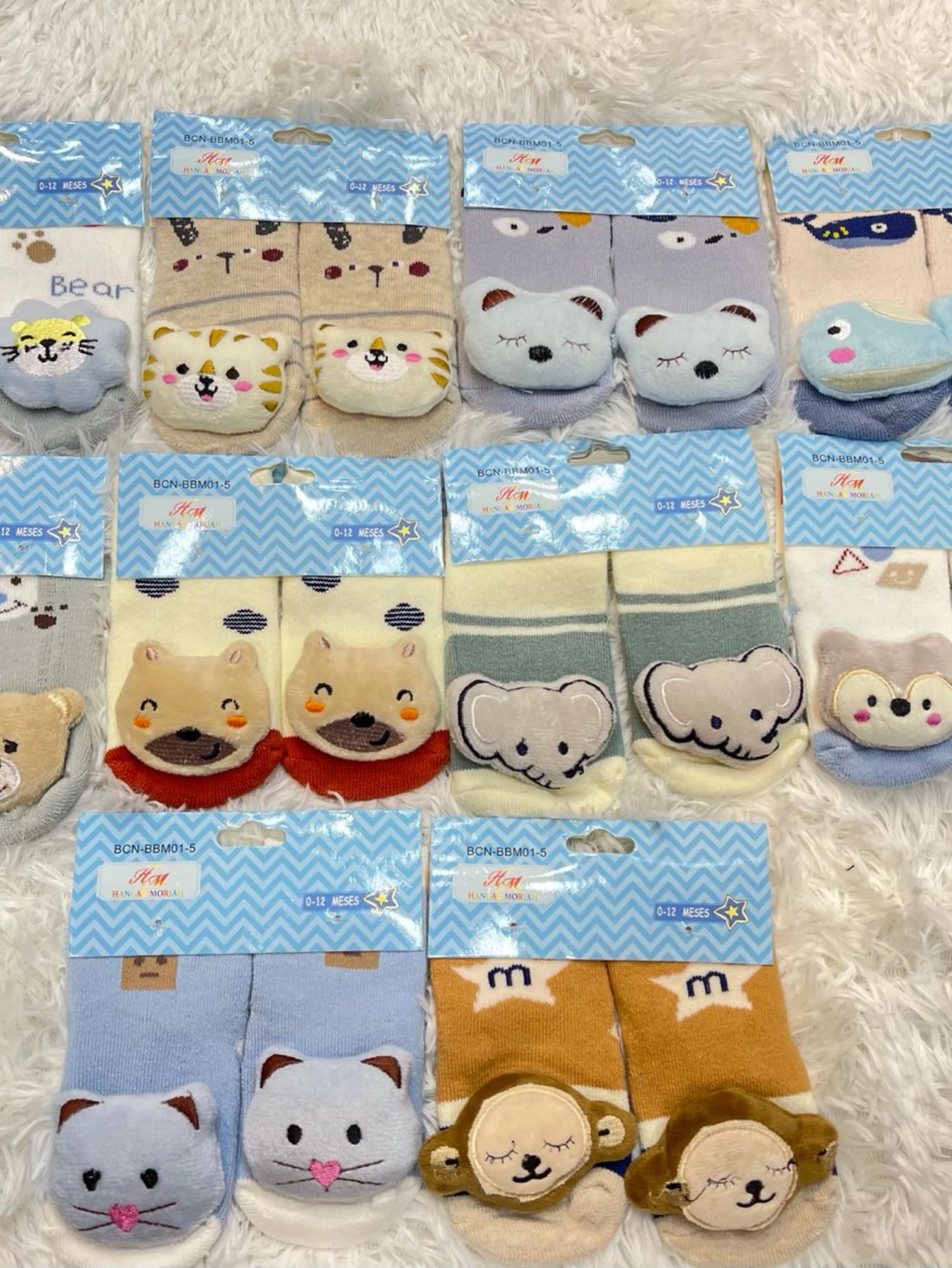 Kit 3 pares Meias Sapatinhos Pantufas com chocalho Infantil Bebe0-12meses :modelo (Envie animais aleatórios)