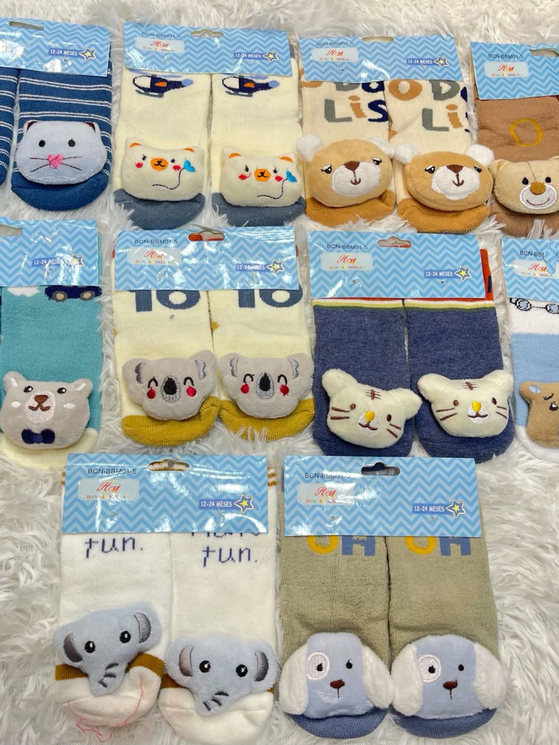 Kit 3 pares Meias Sapatinhos Pantufas com chocalho Infantil Bebe12-24meses modelo (Envie animais aleatórios)