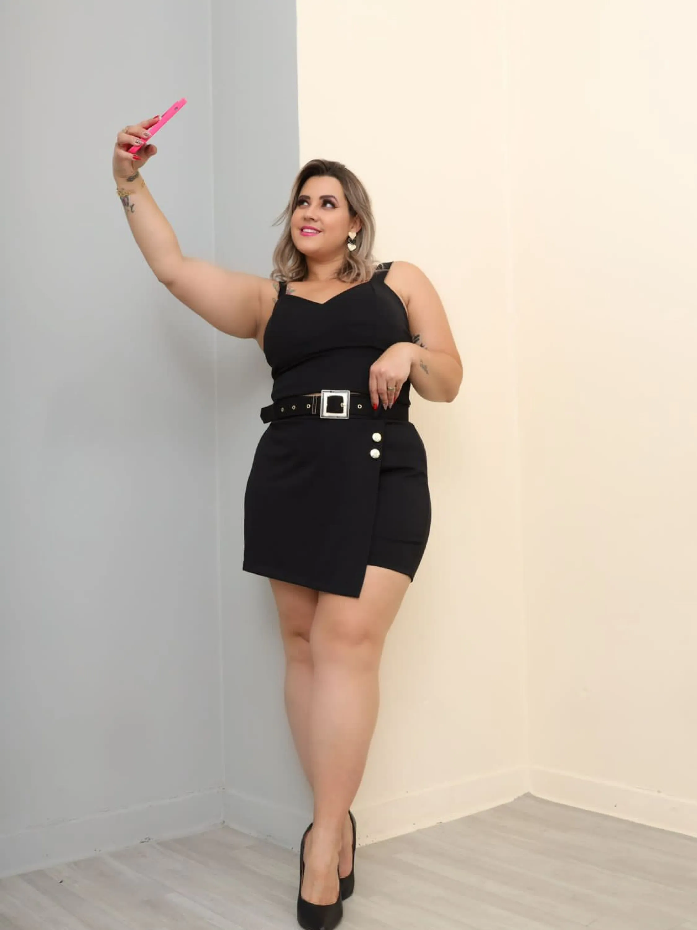 Conjunto Cropped com Cinto tecido Ponto Roma com lycra,tamanho tem plus size，DW1051