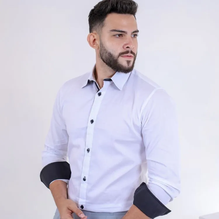 Camisa manga lisa com detalhes punho e gola