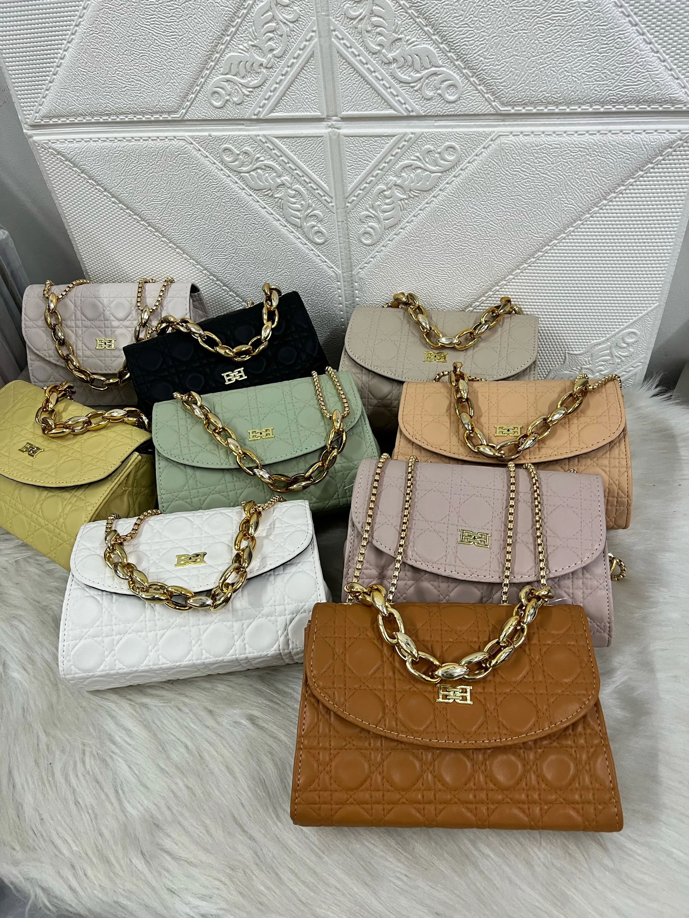 Novas bolsas femininas sofisticadas para encontros e trabalho