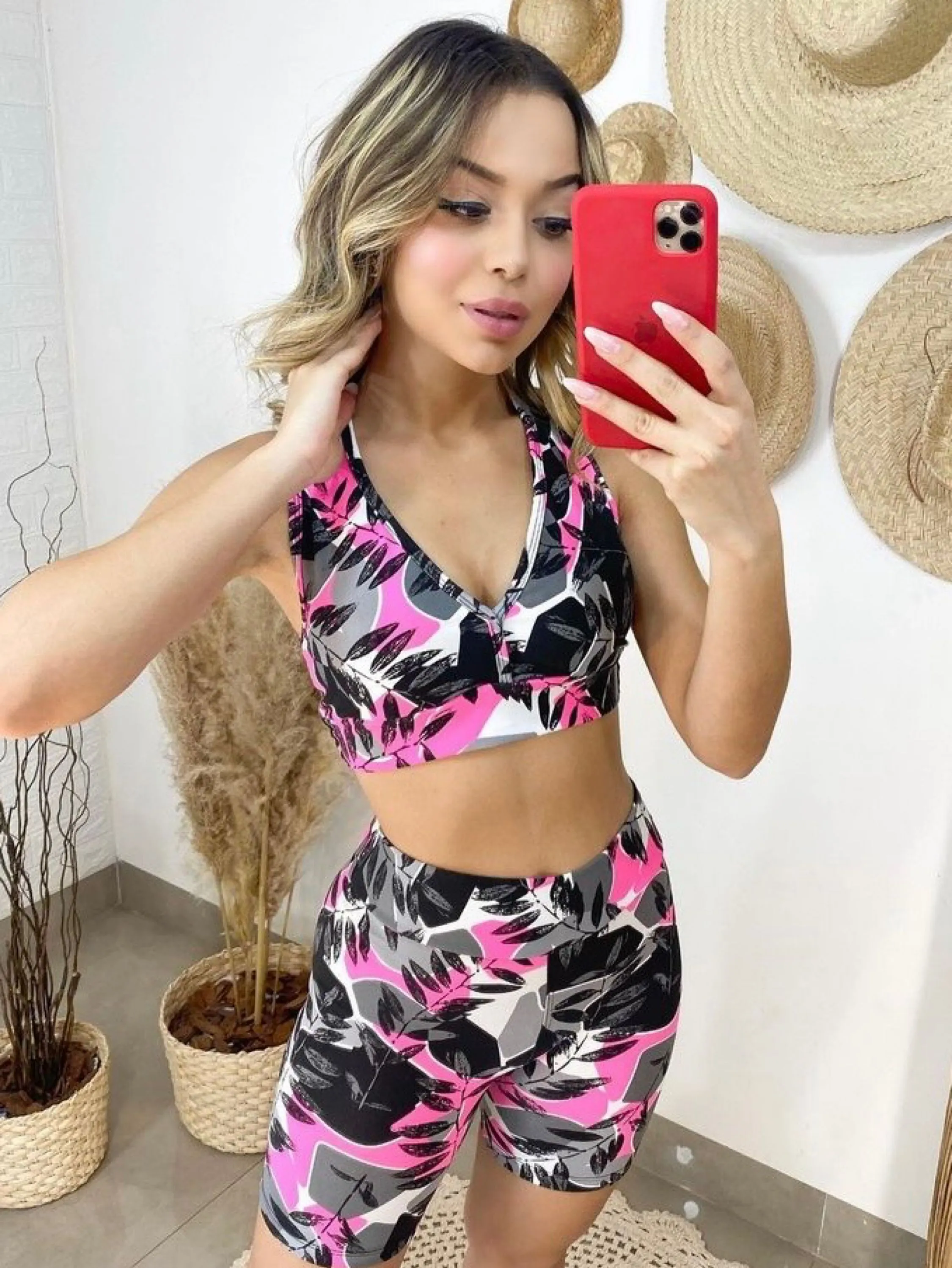 Conjunto feminino de academia short meia coxa e top estampado premium