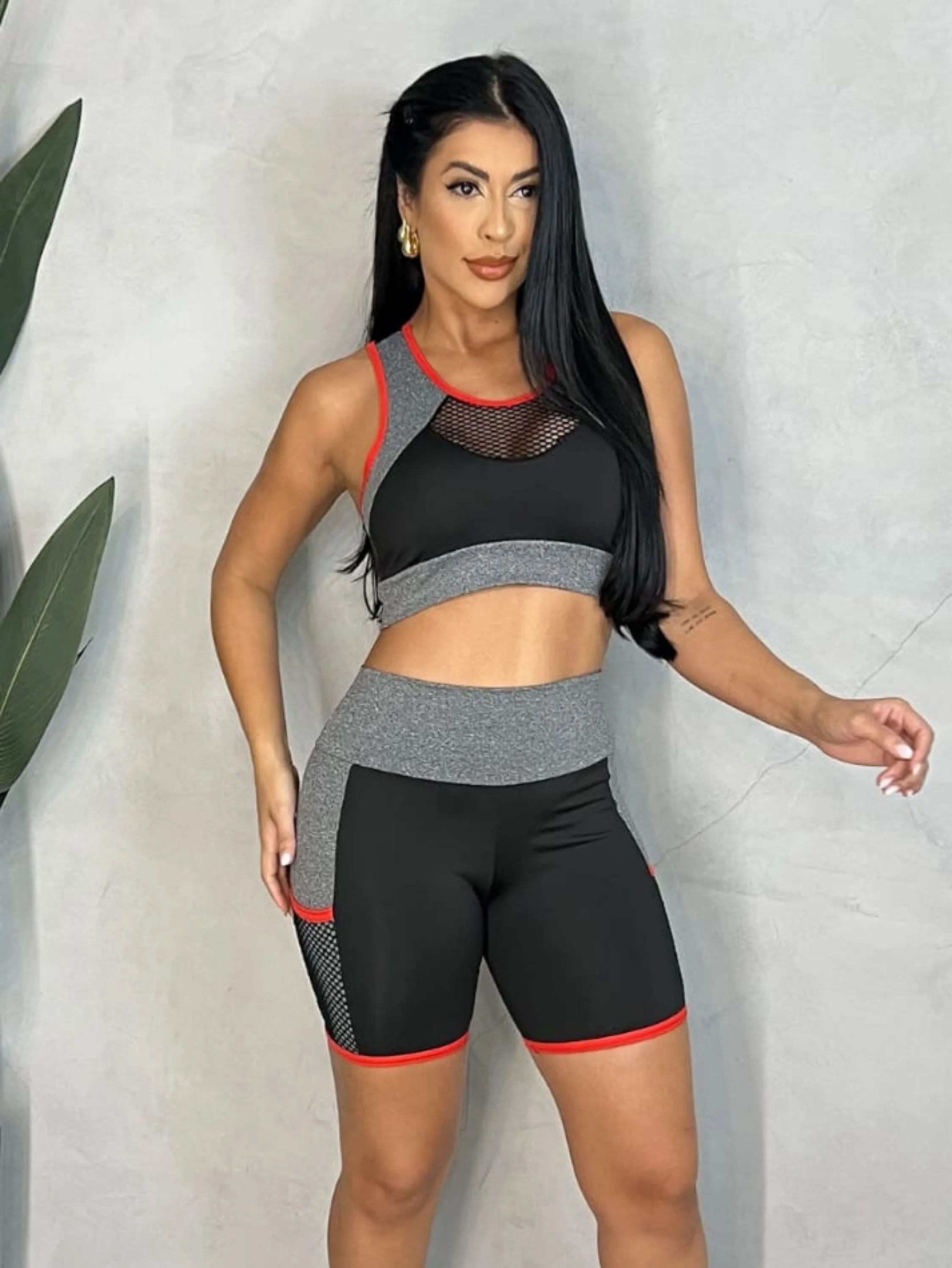 Conjunto feminino fitness duas peças short meia coxa e top