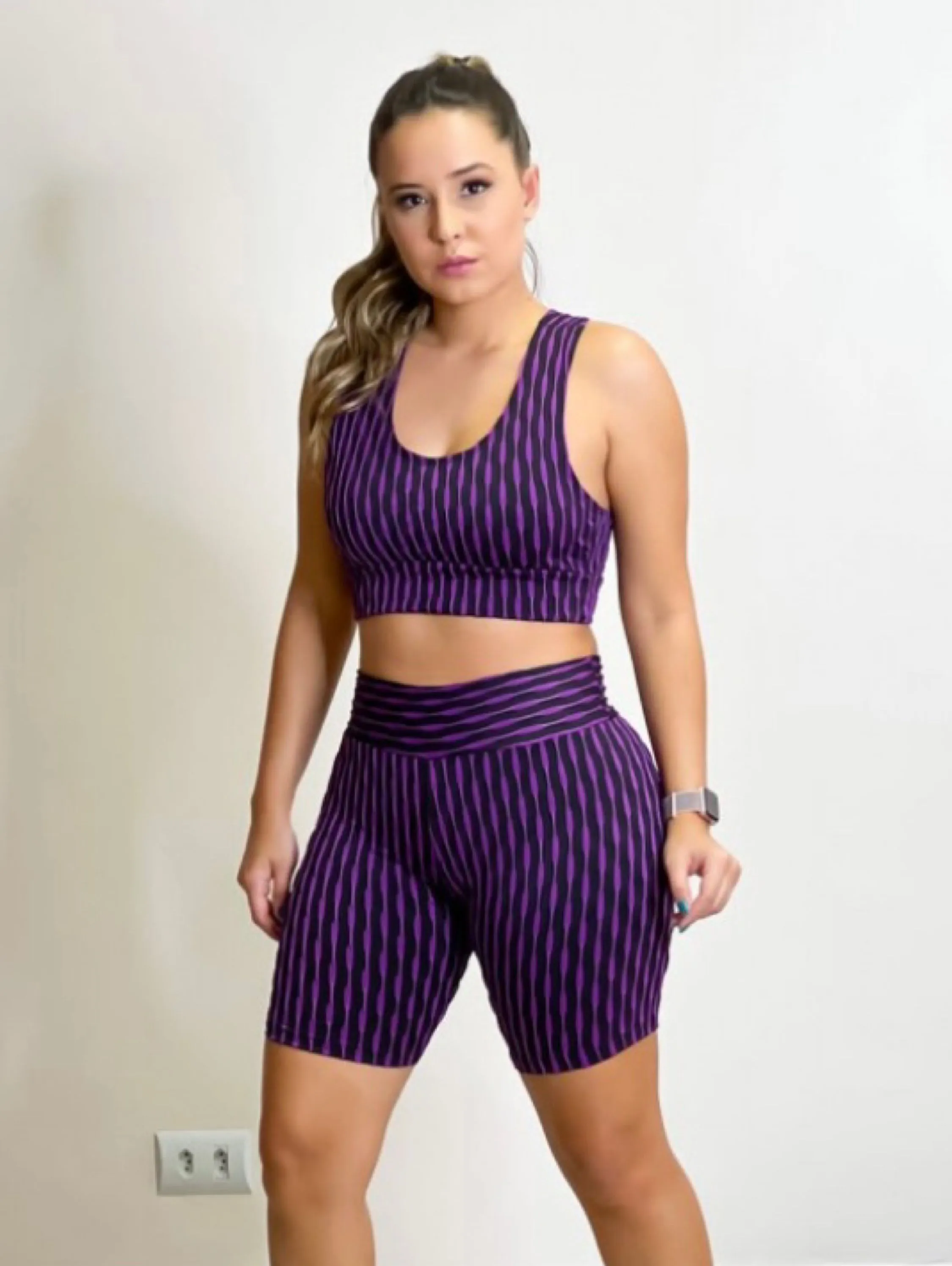 Conjunto feminino fitness short meia coxa cintura alta e top premium