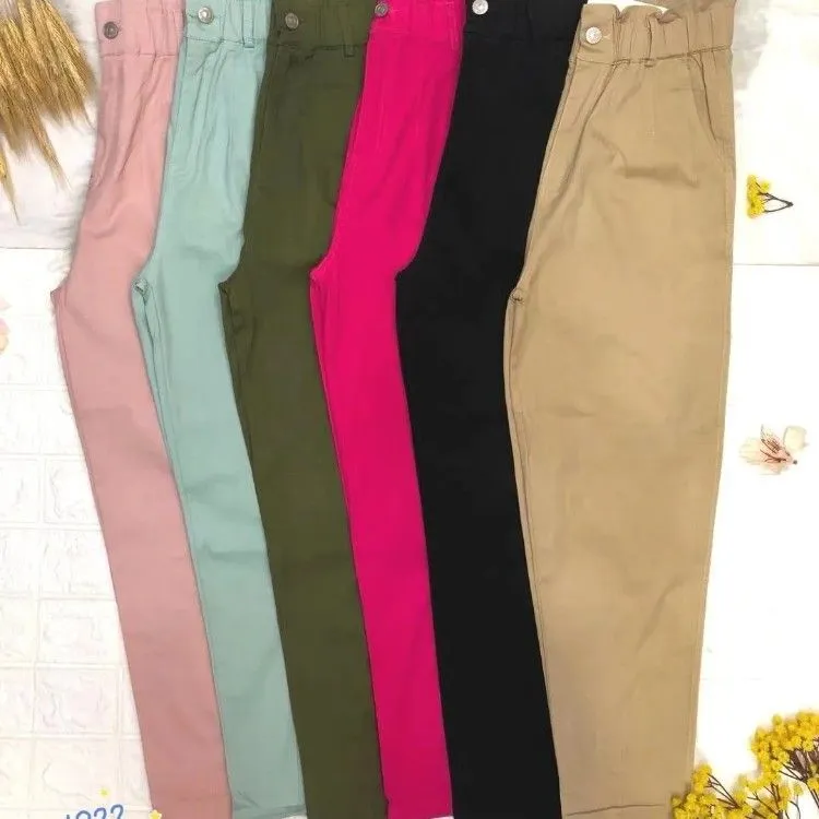 Calça mom de sarja com elastano com zíper Flora