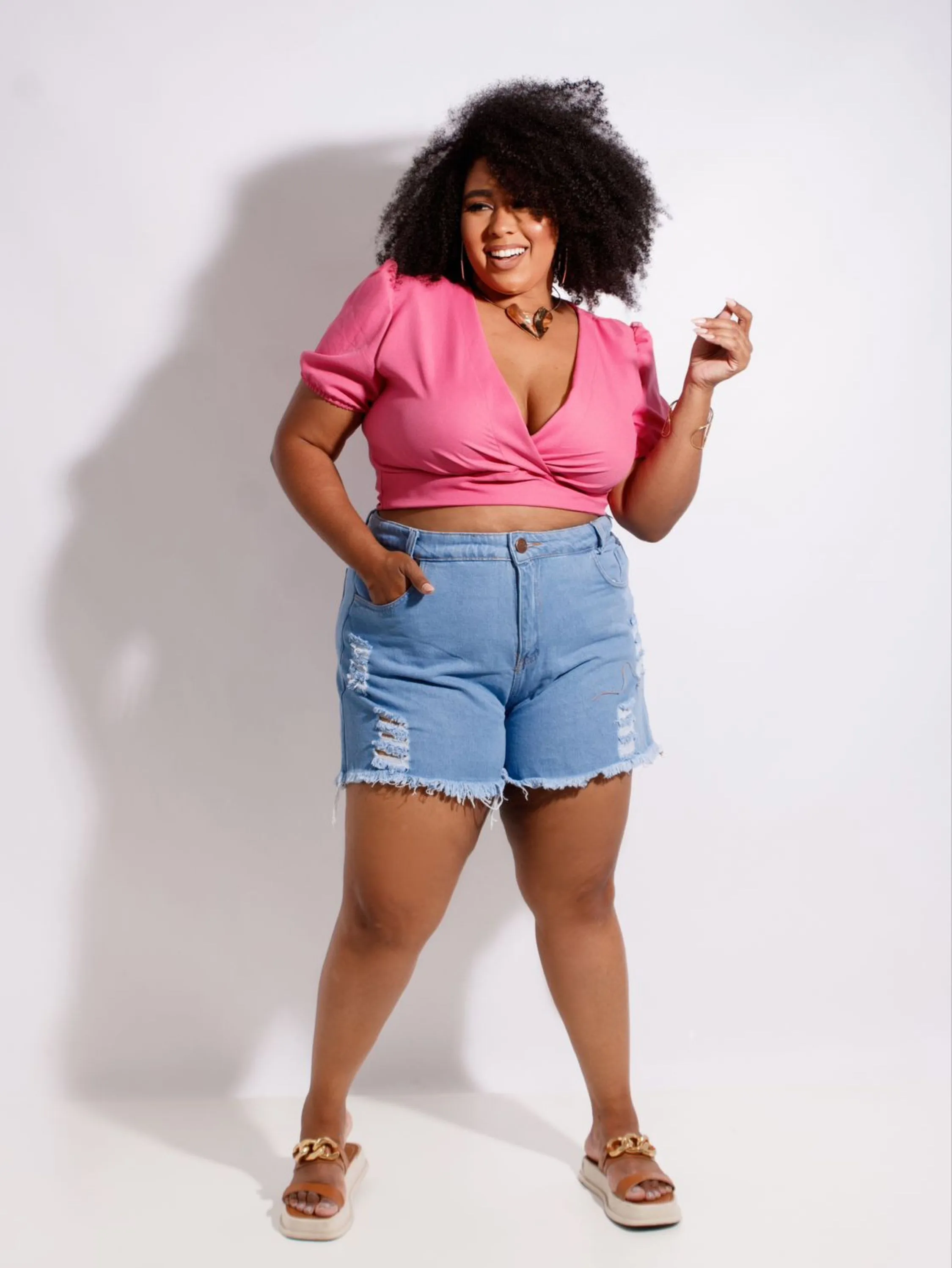 Short Jeans Meia Coxa Plus Size