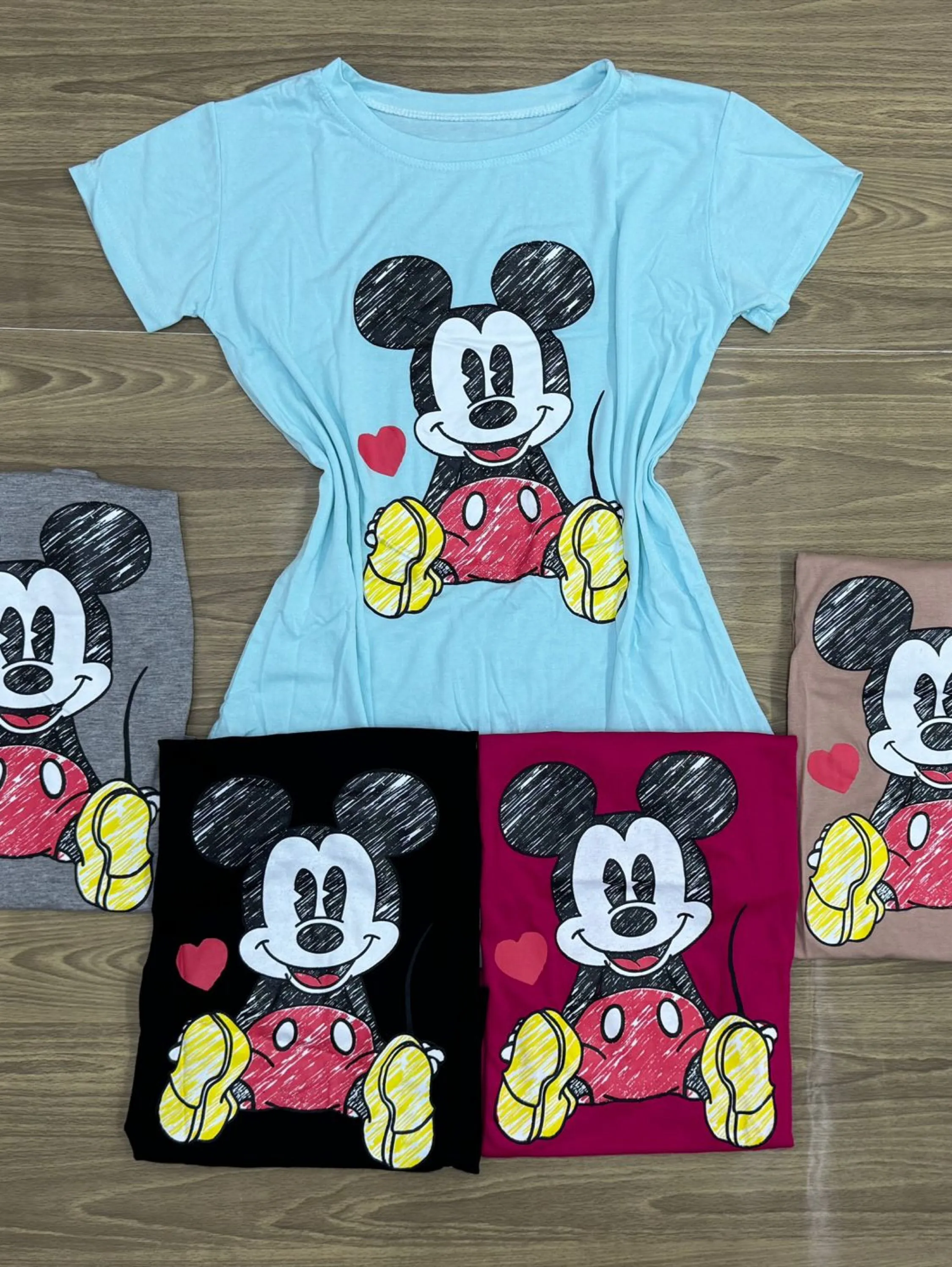 T shirt mickey sentado