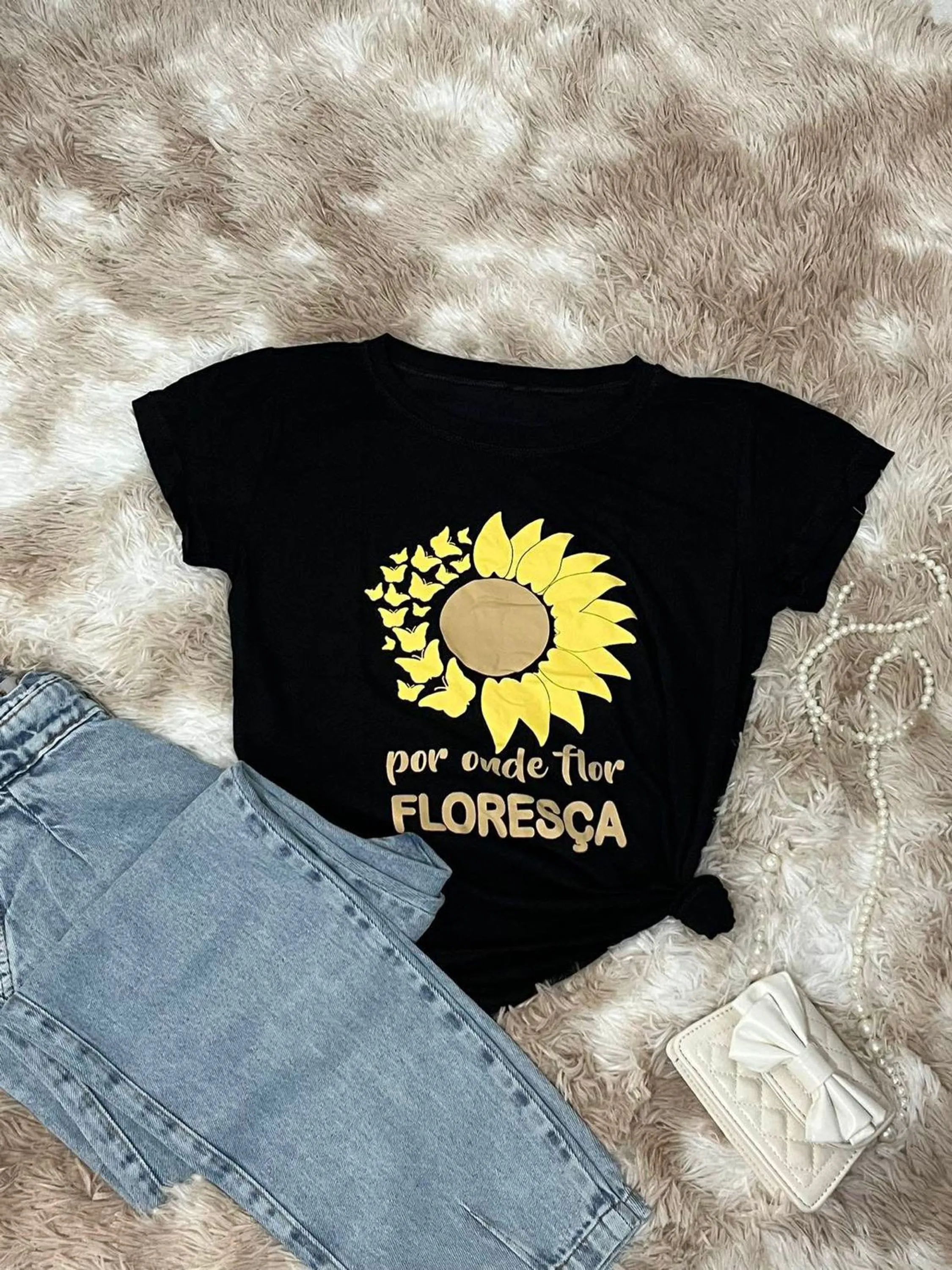 T-shirt frase "Por onde flor floresça"