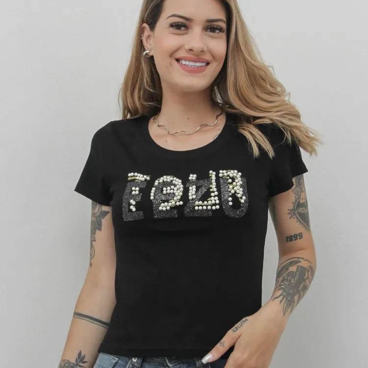 camiseta manga curta com perola