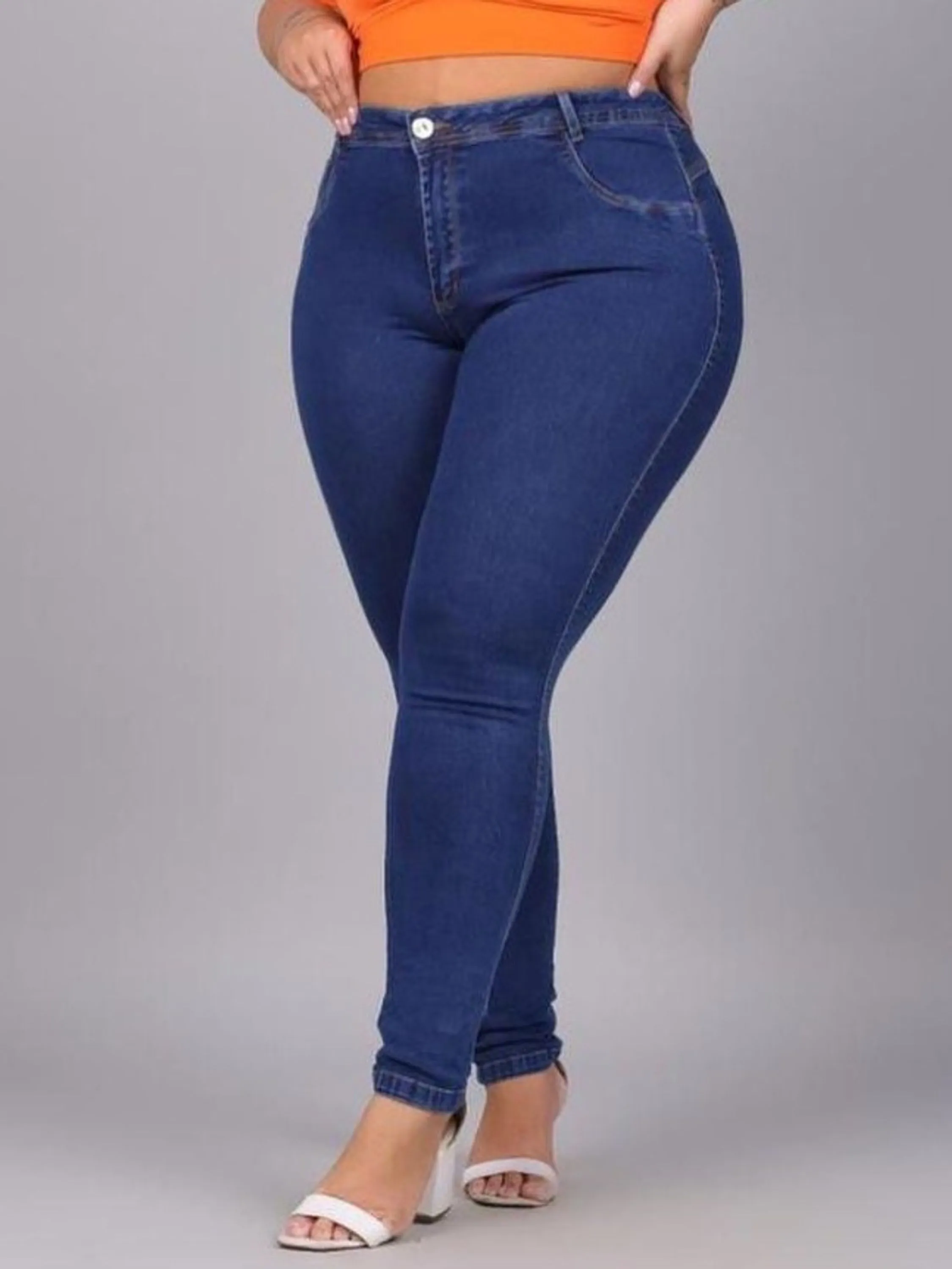 Calça jeans escura plus