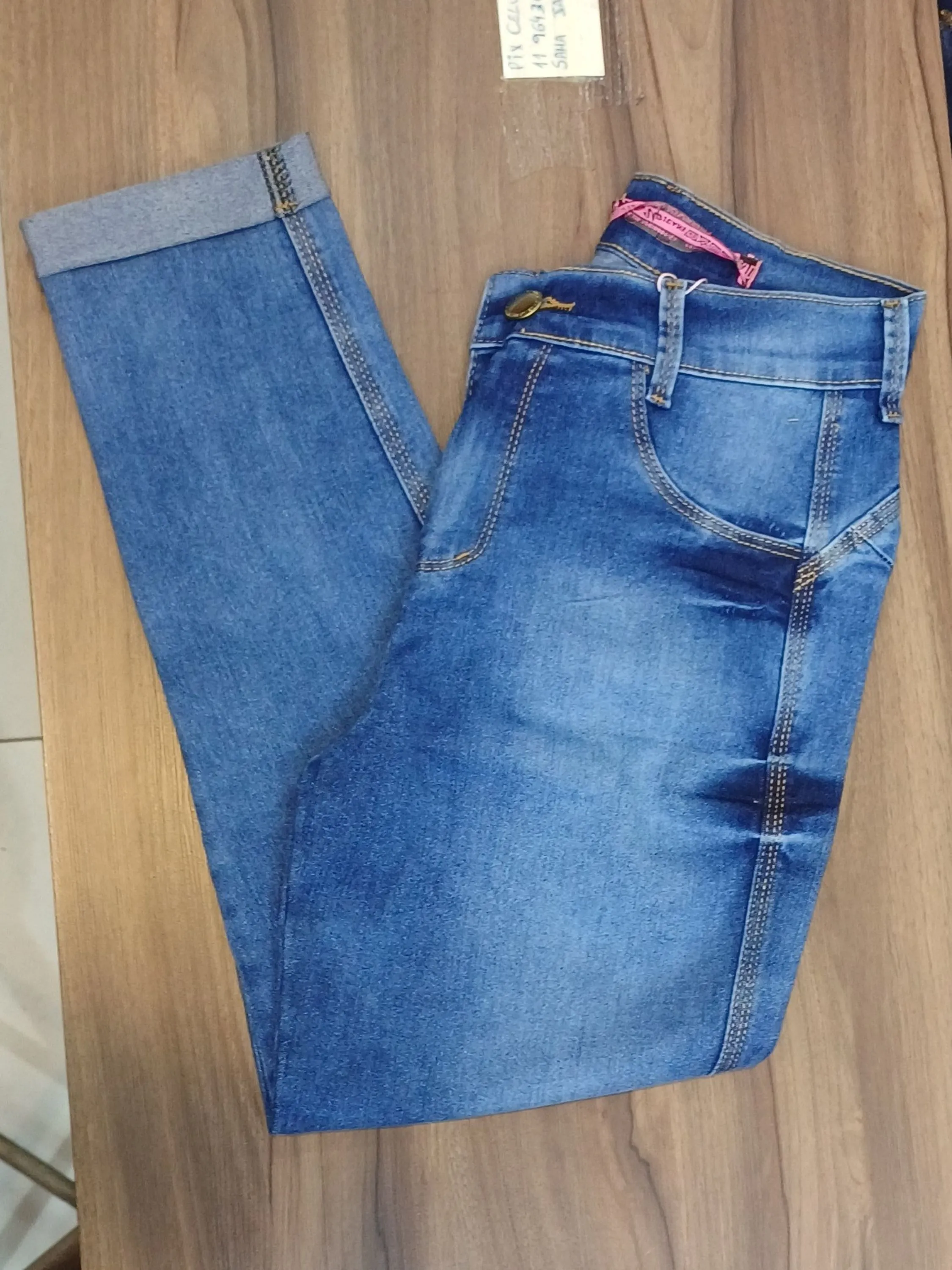 Calça jeans capri clara