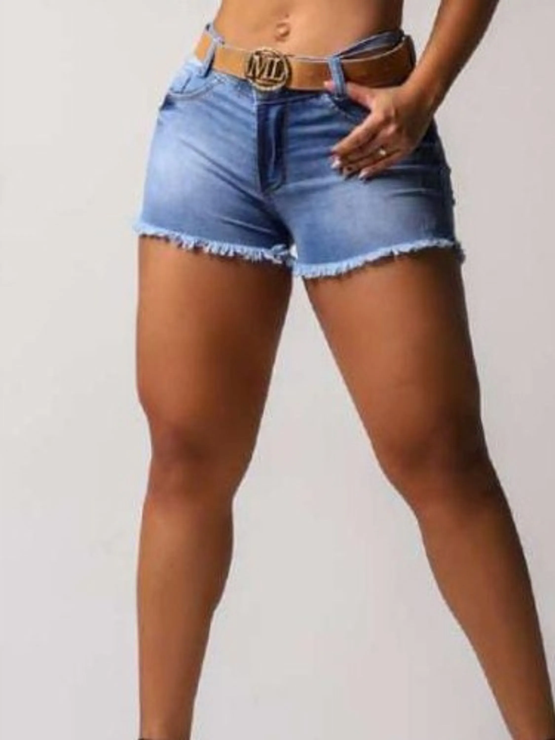 Short jeans com cinto