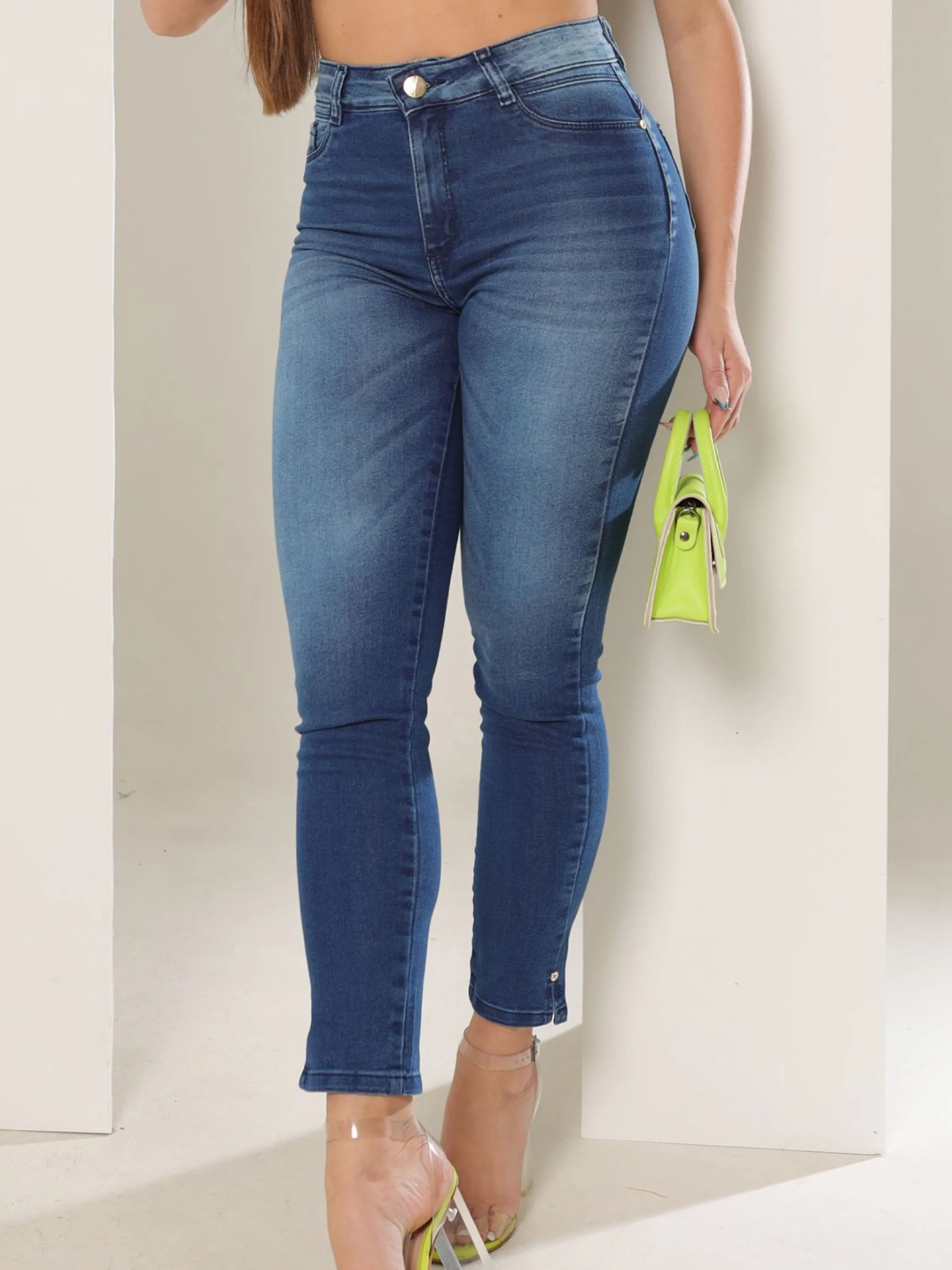 Calça Cropped jeans com lycra