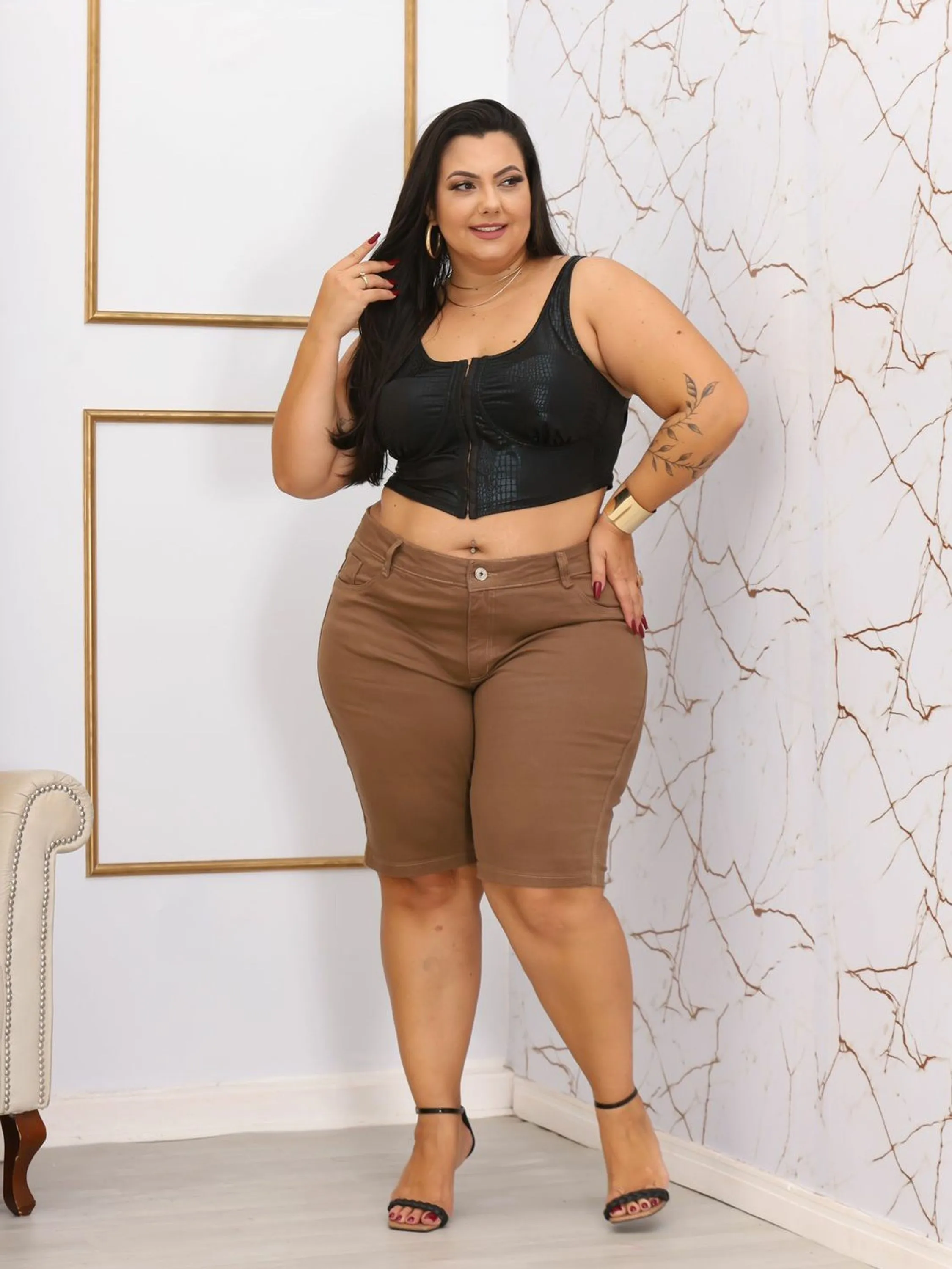 Bermuda plus size feminina marrom