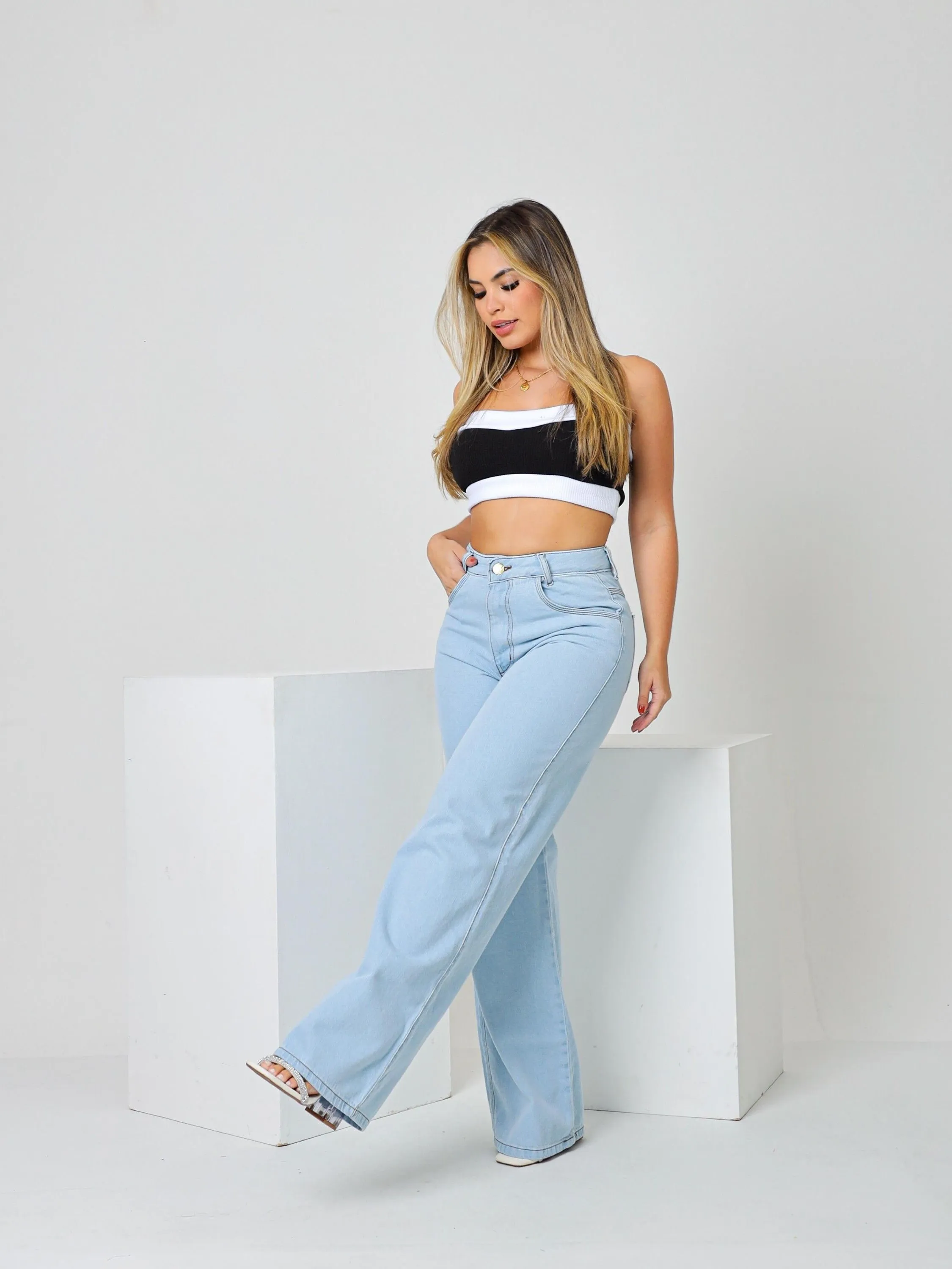 Calça jeans Wide leg feminina lavagem claro