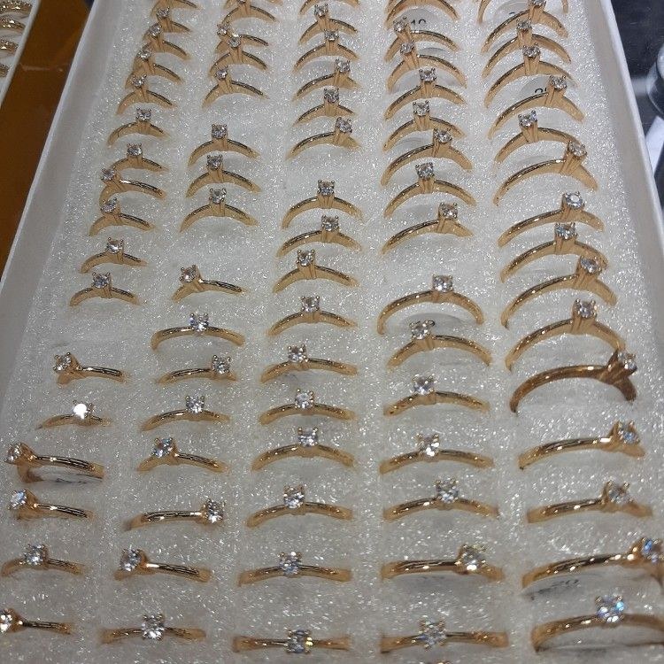 Anéis, caixa com 36 peças. Biju