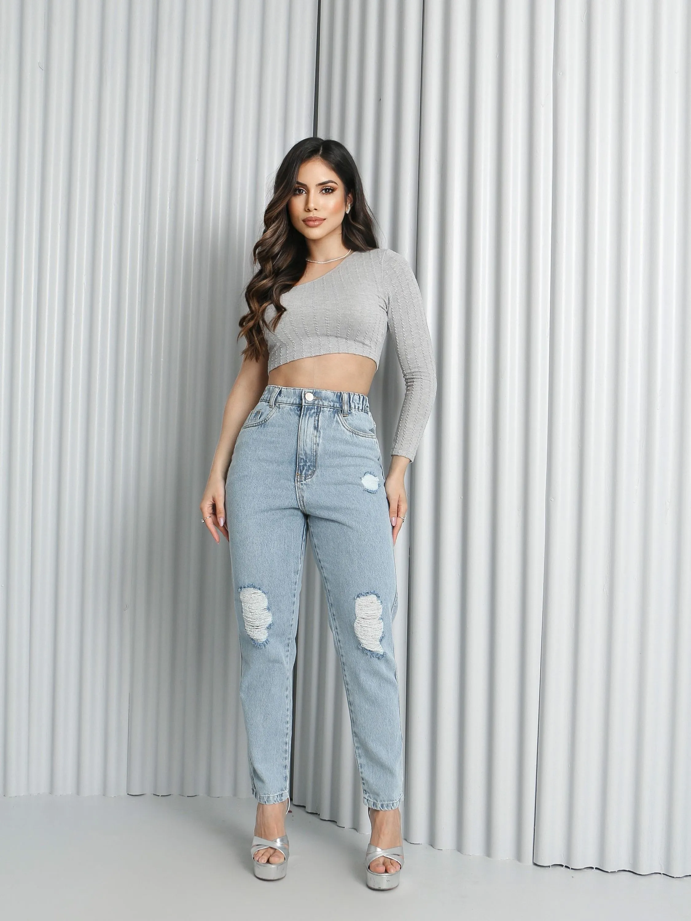 Calça mom jeans feminina