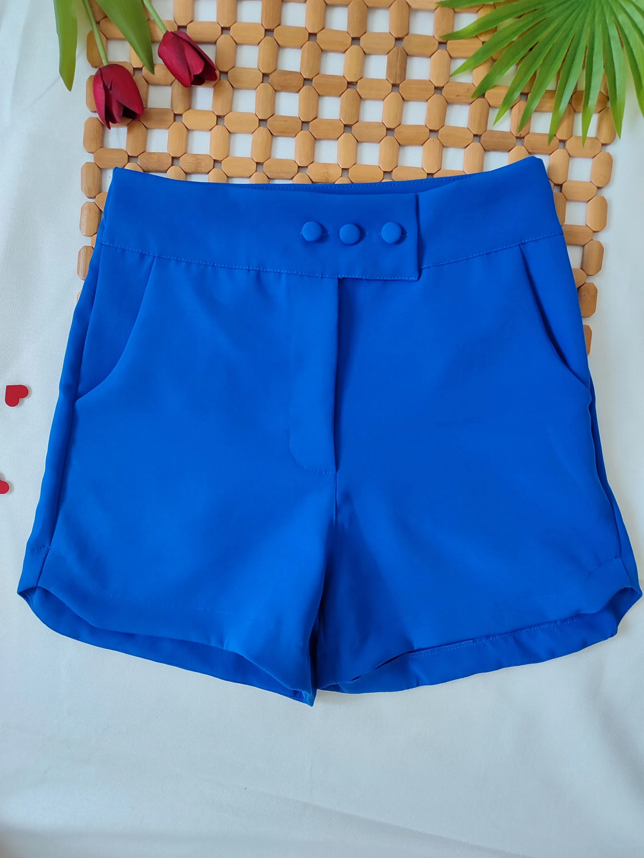 shorts feminina de alfaiataria com botao