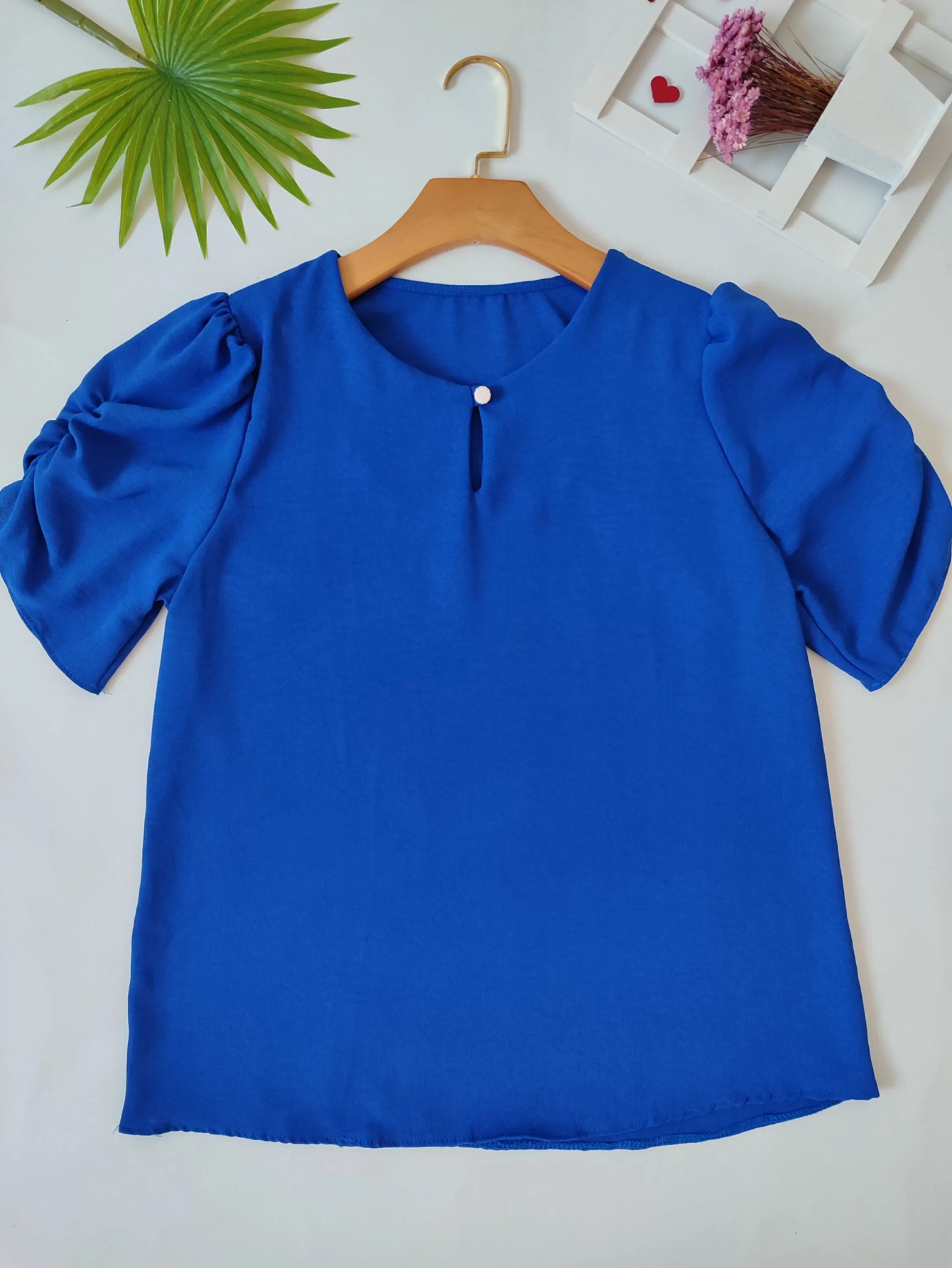 blusa feminina de duna com manga curta e botao novo