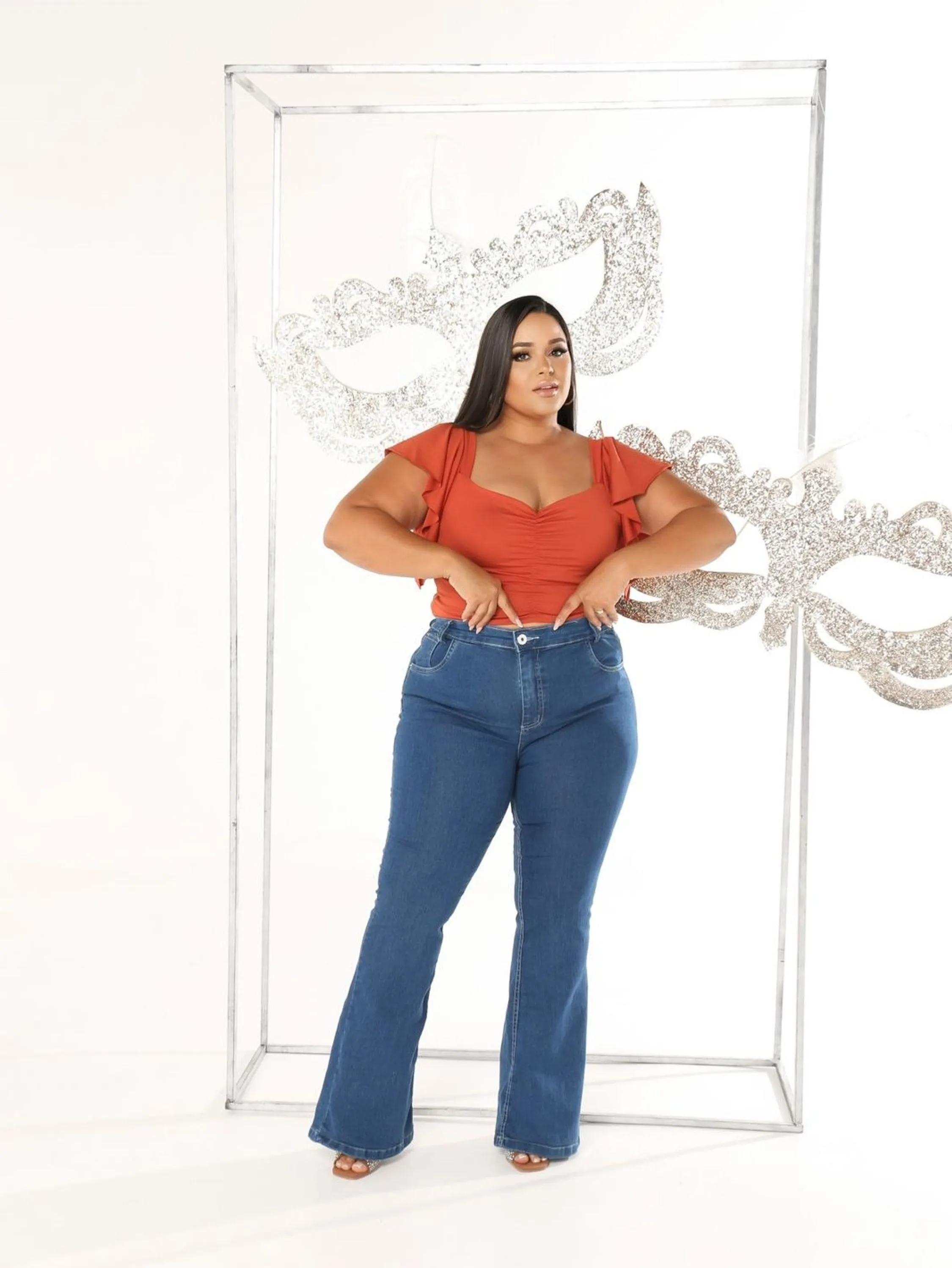 Calça flare plus size cintura alta com elastano