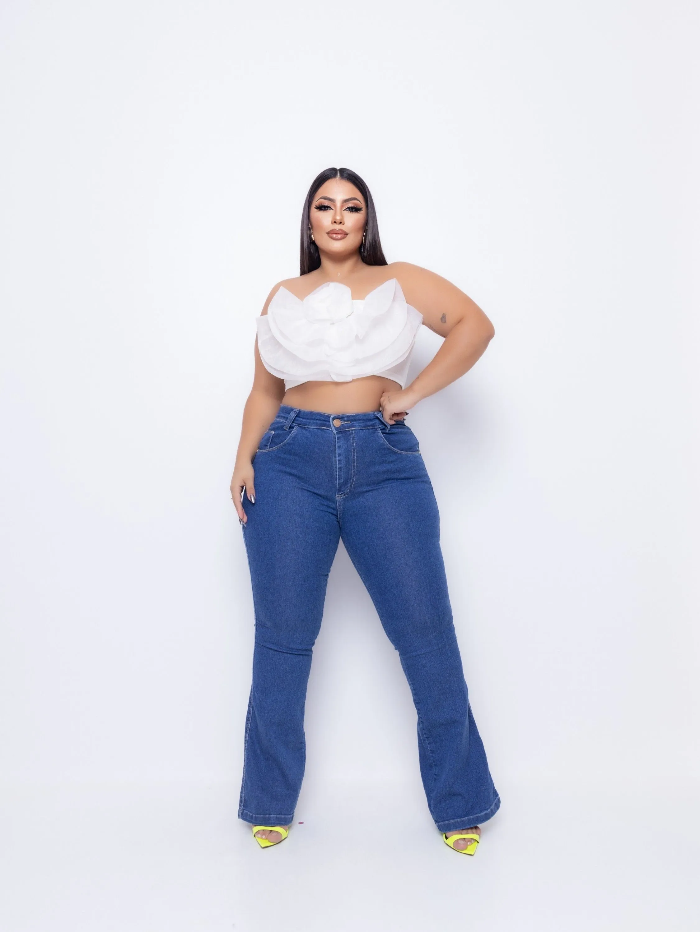 Calça flare plus size cintura alta com elastano