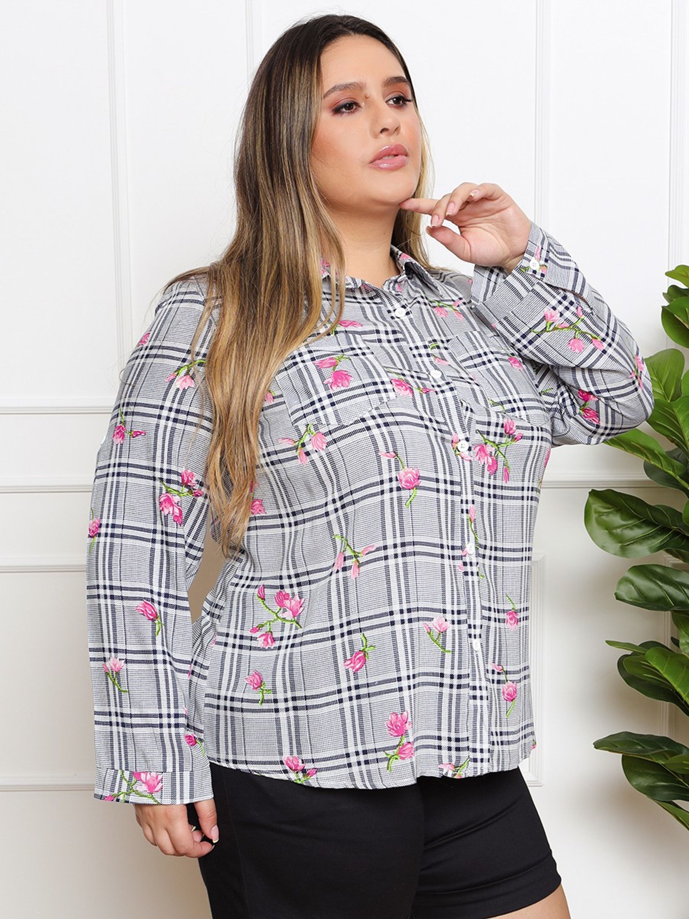 Camisa plus size viscose floral com listra feminina