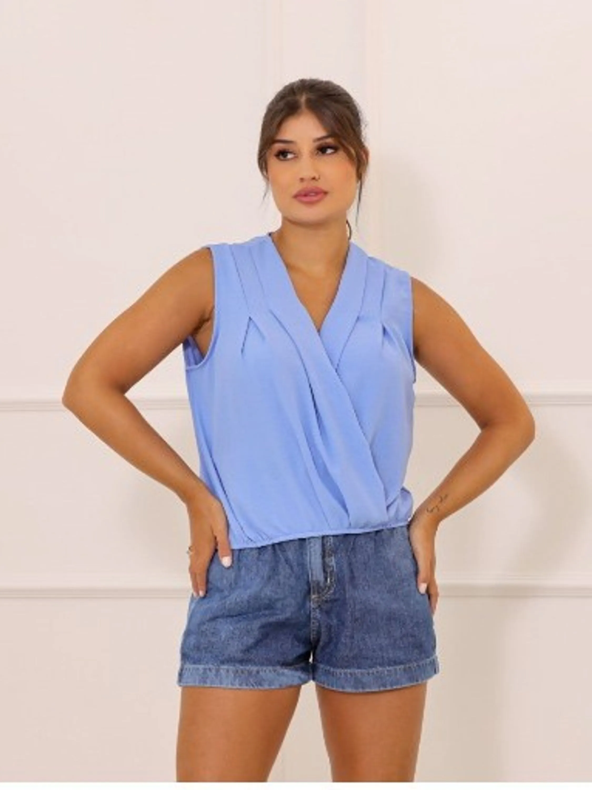 Novidade blusa regata duna com corte em V