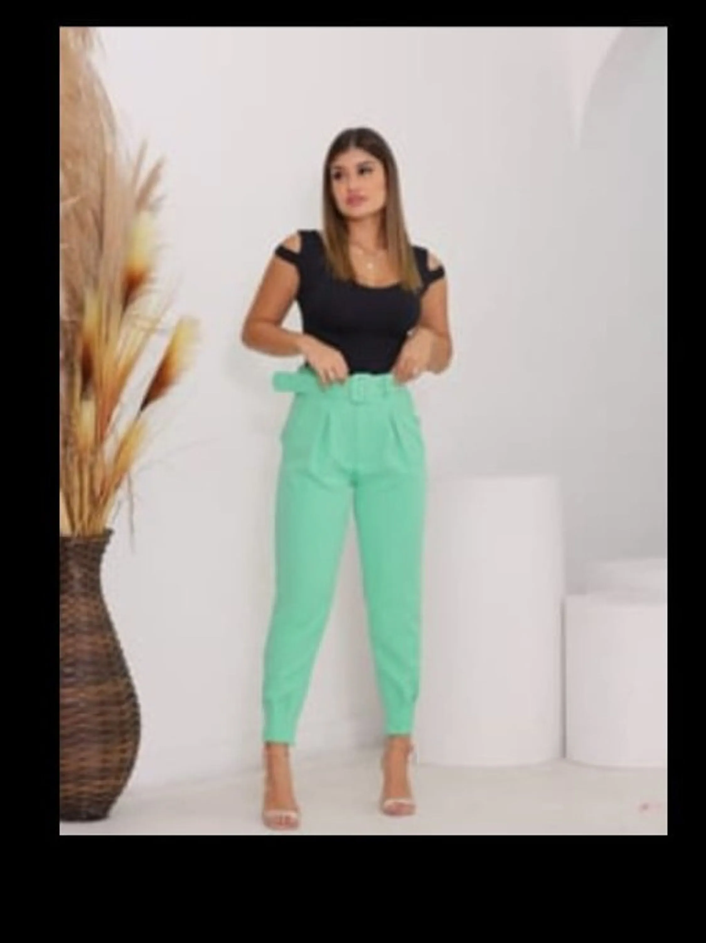 Calça alfaiataria com cinto jogger