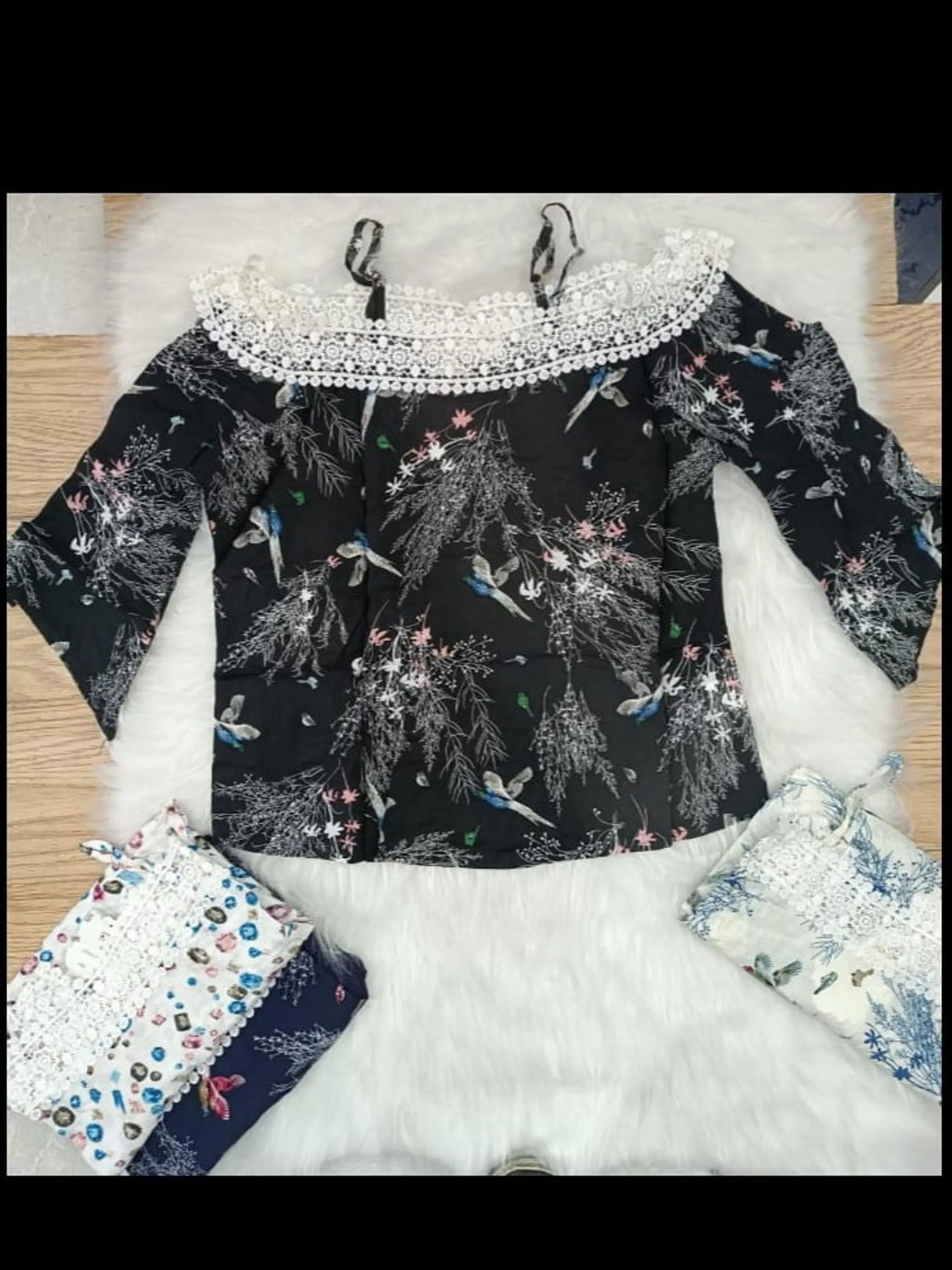 Novidade blusa manga longa com detalhe babado e renda FY201