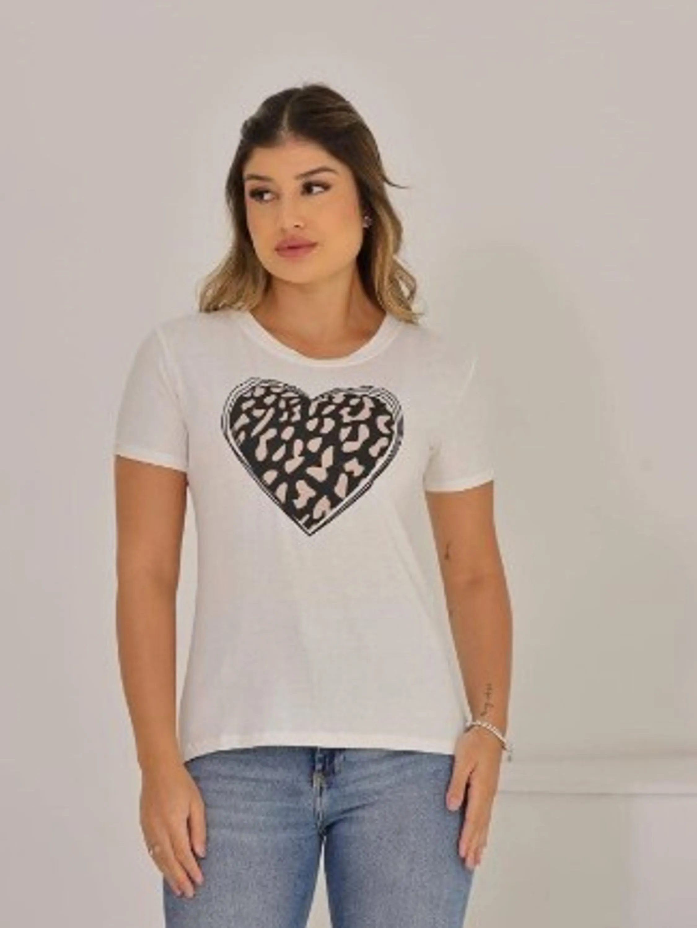 Blusa tshirt estampa coração viscolycra