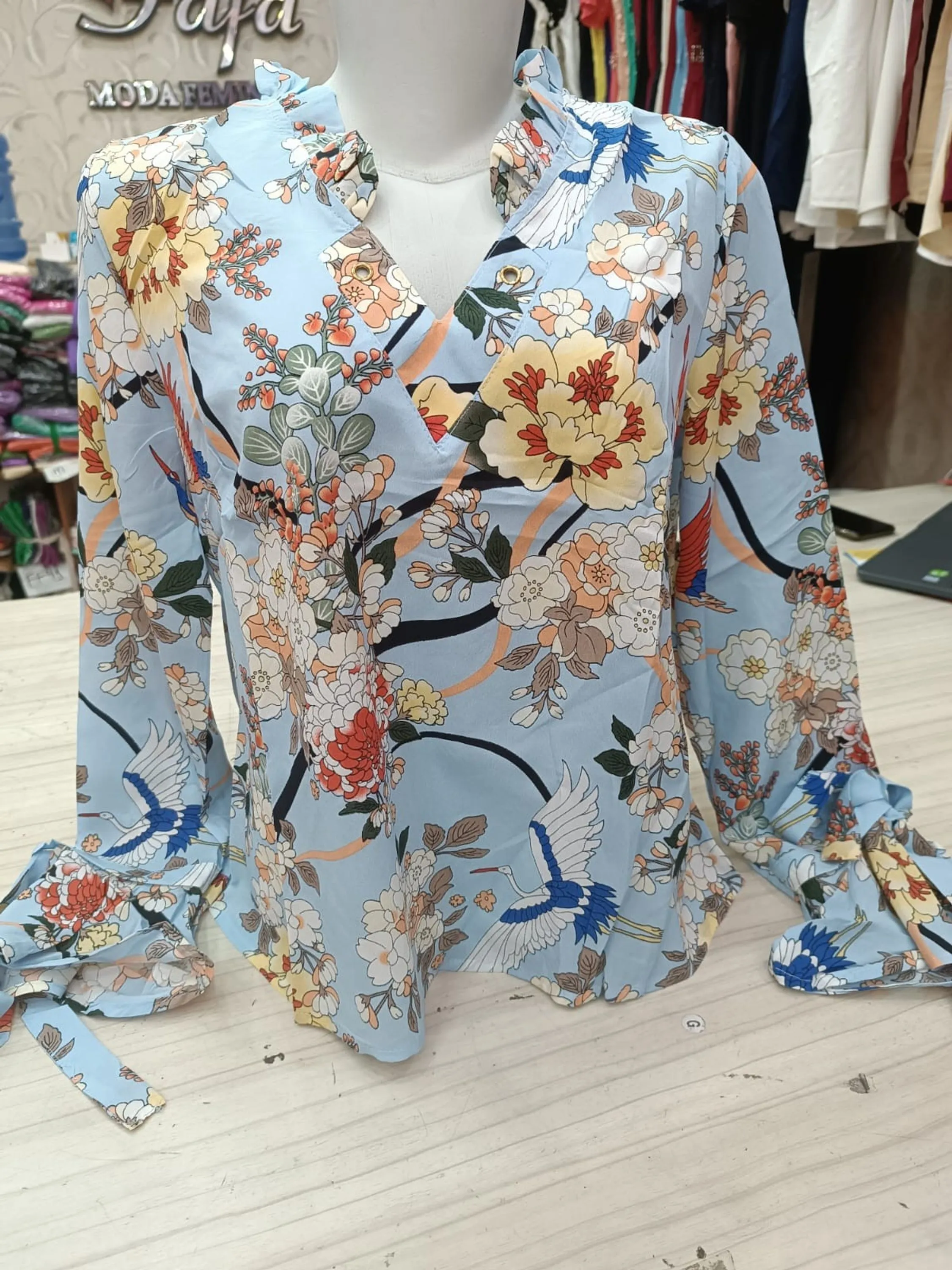 Novidade blusa manga longa estampada com amarração na manga FY790