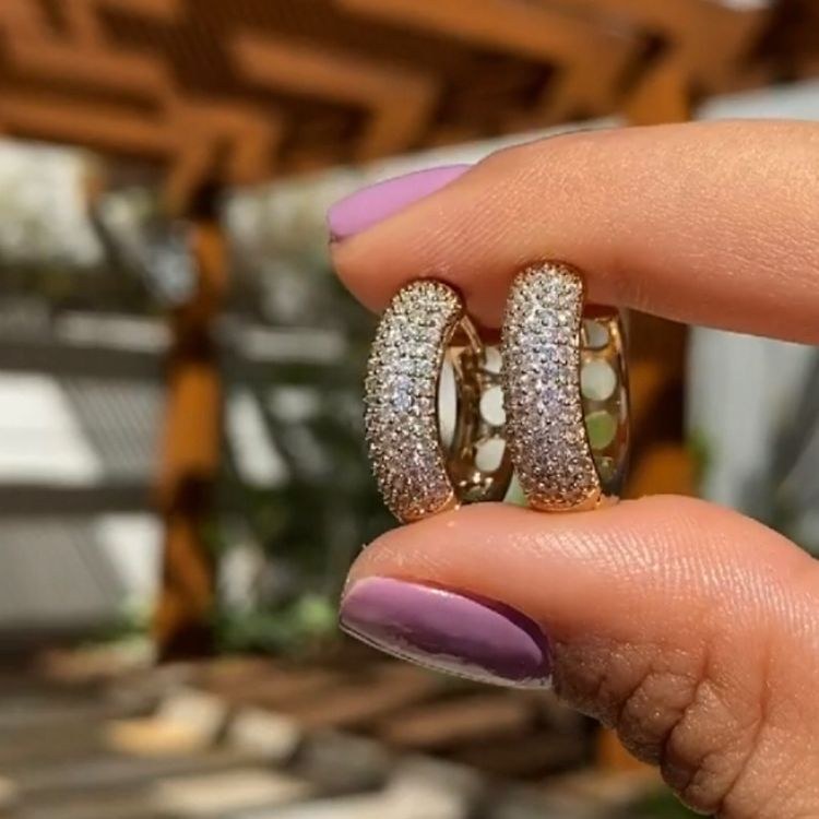 Brinco argola strass Look Final Acessórios