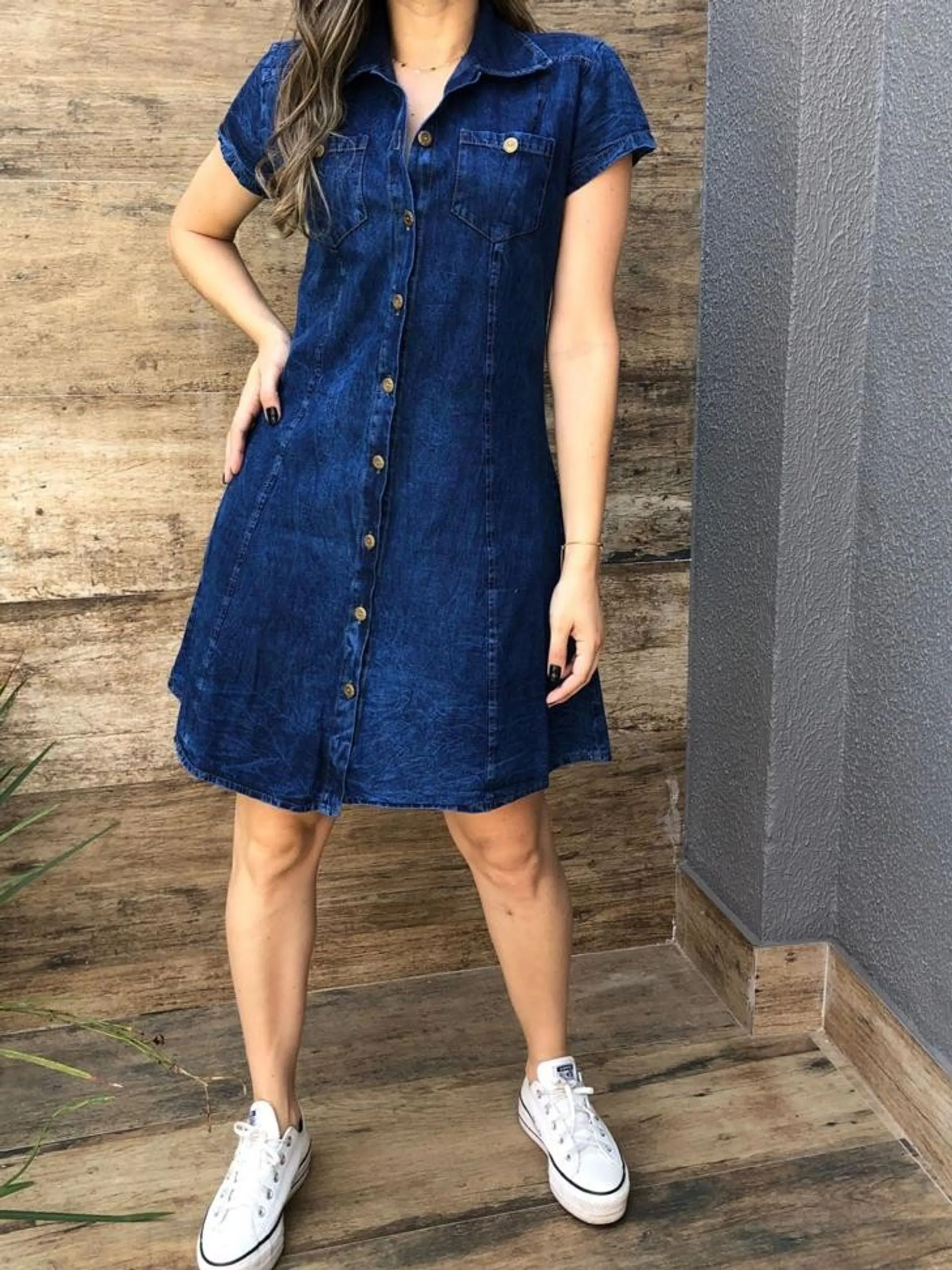 Vestido jeans com botão