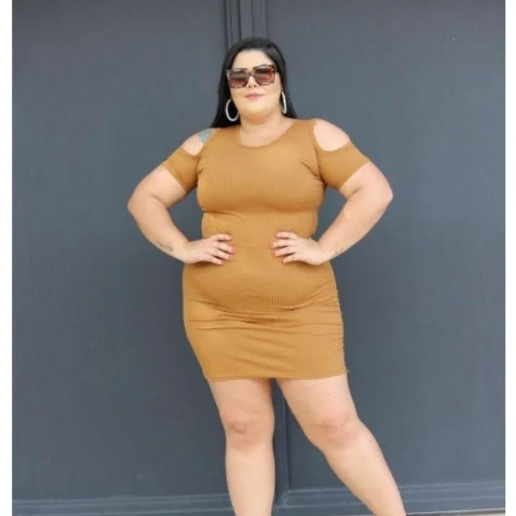 Vestido Plus Size Ombro aberto