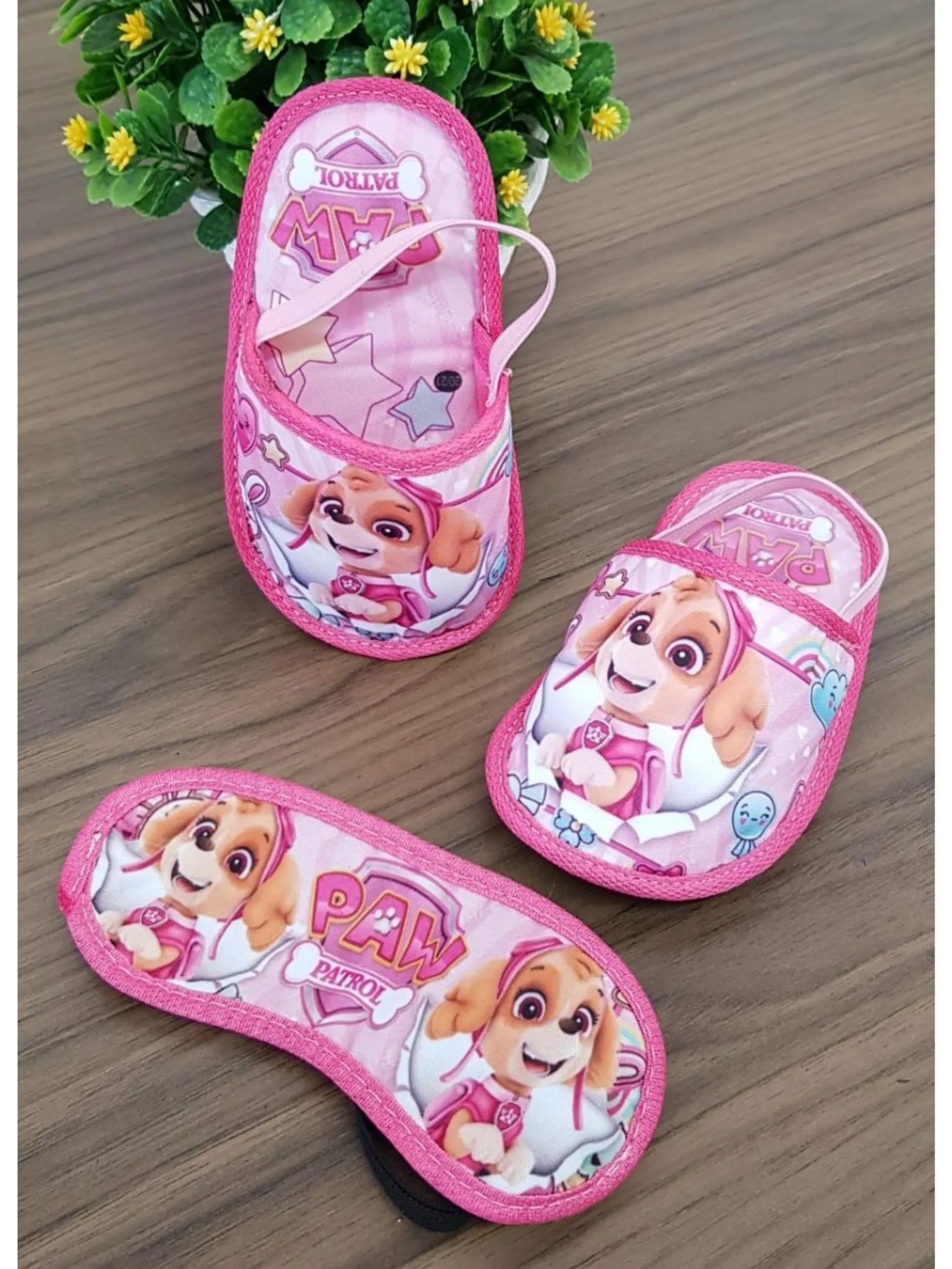 Pantufa Com Tapa Olho