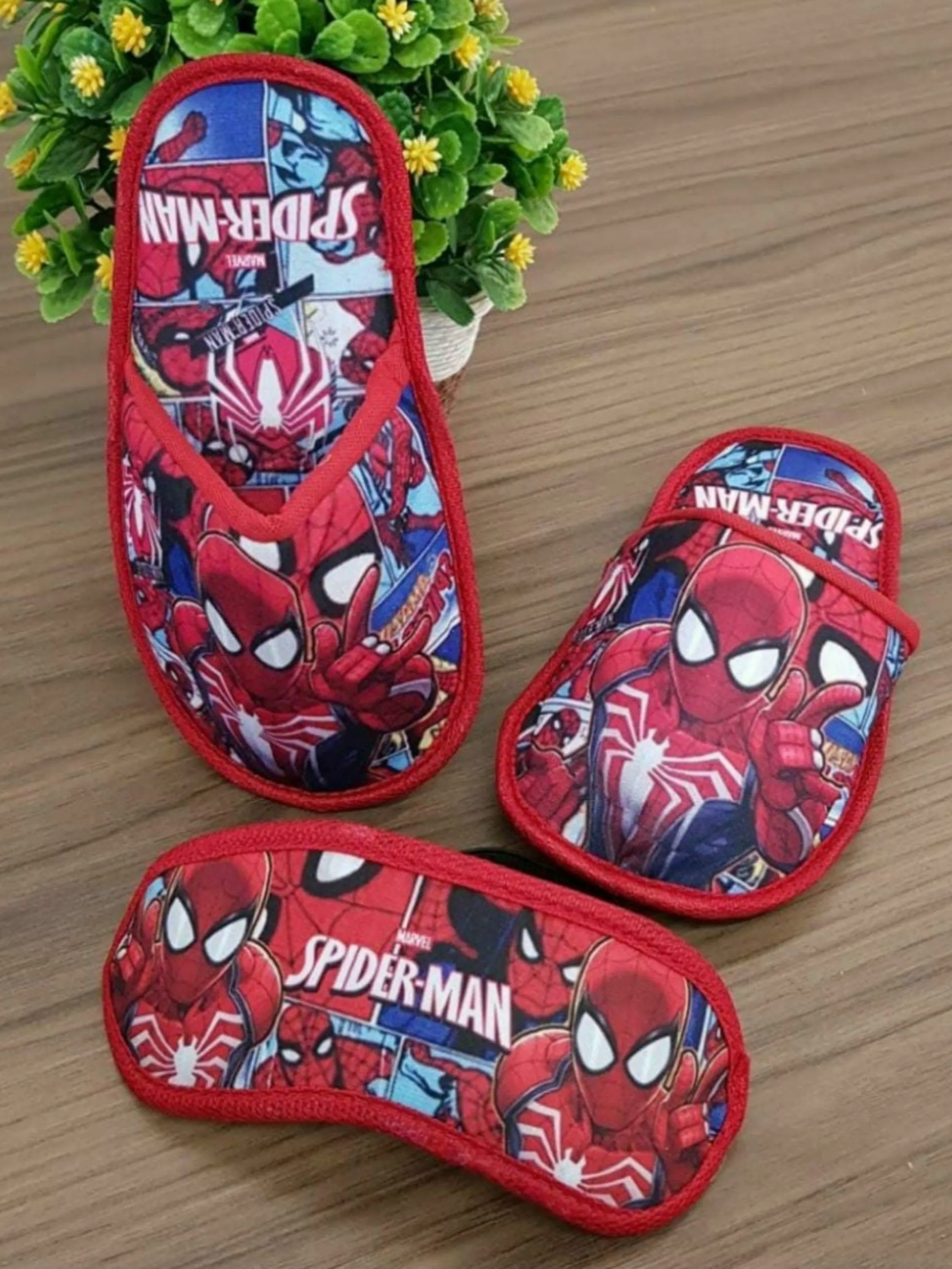 Pantufa Com Tapa Olho