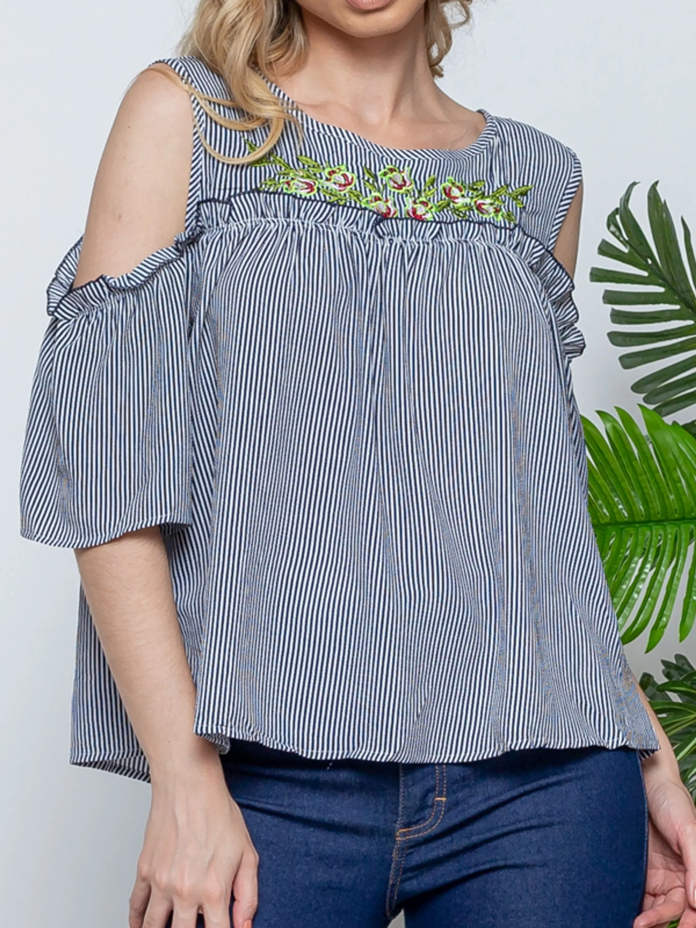 Blusa feminina Listrada Ombro Aberto Detalhe Bordado Primavera/Verão L7106