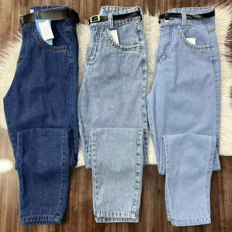 Calça mom jeans com cinto